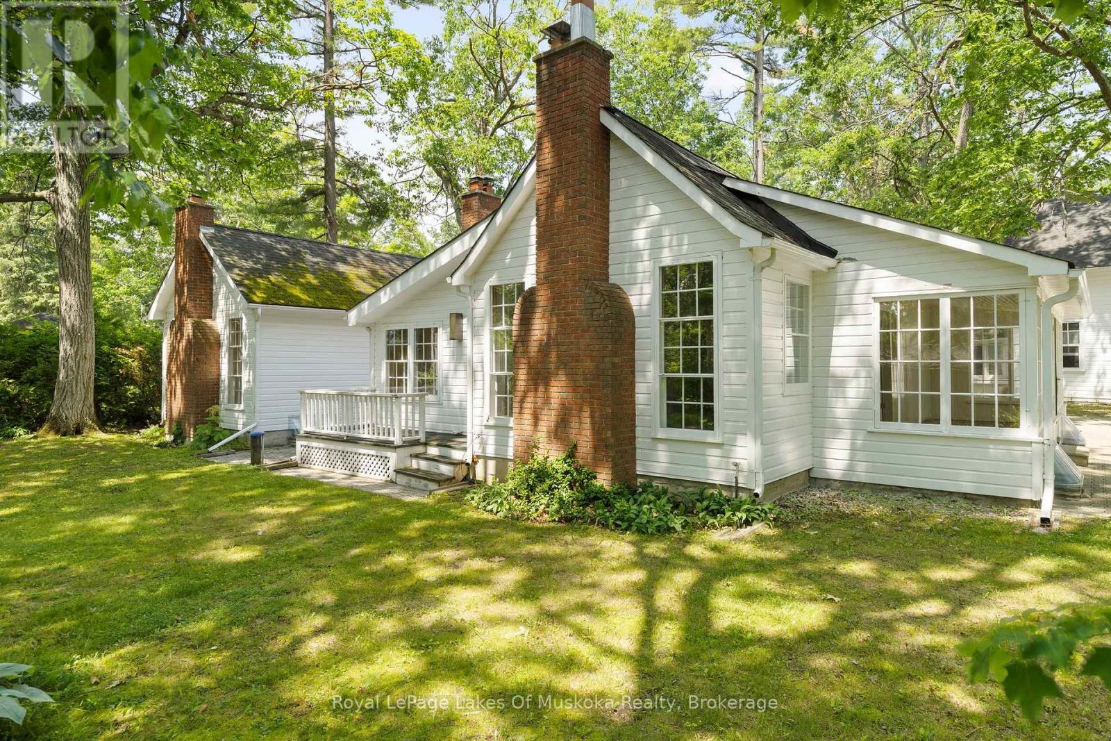 












23 FIRST STREET

,
Kawartha Lakes (Fenelon),




Ontario
K0M1N0


