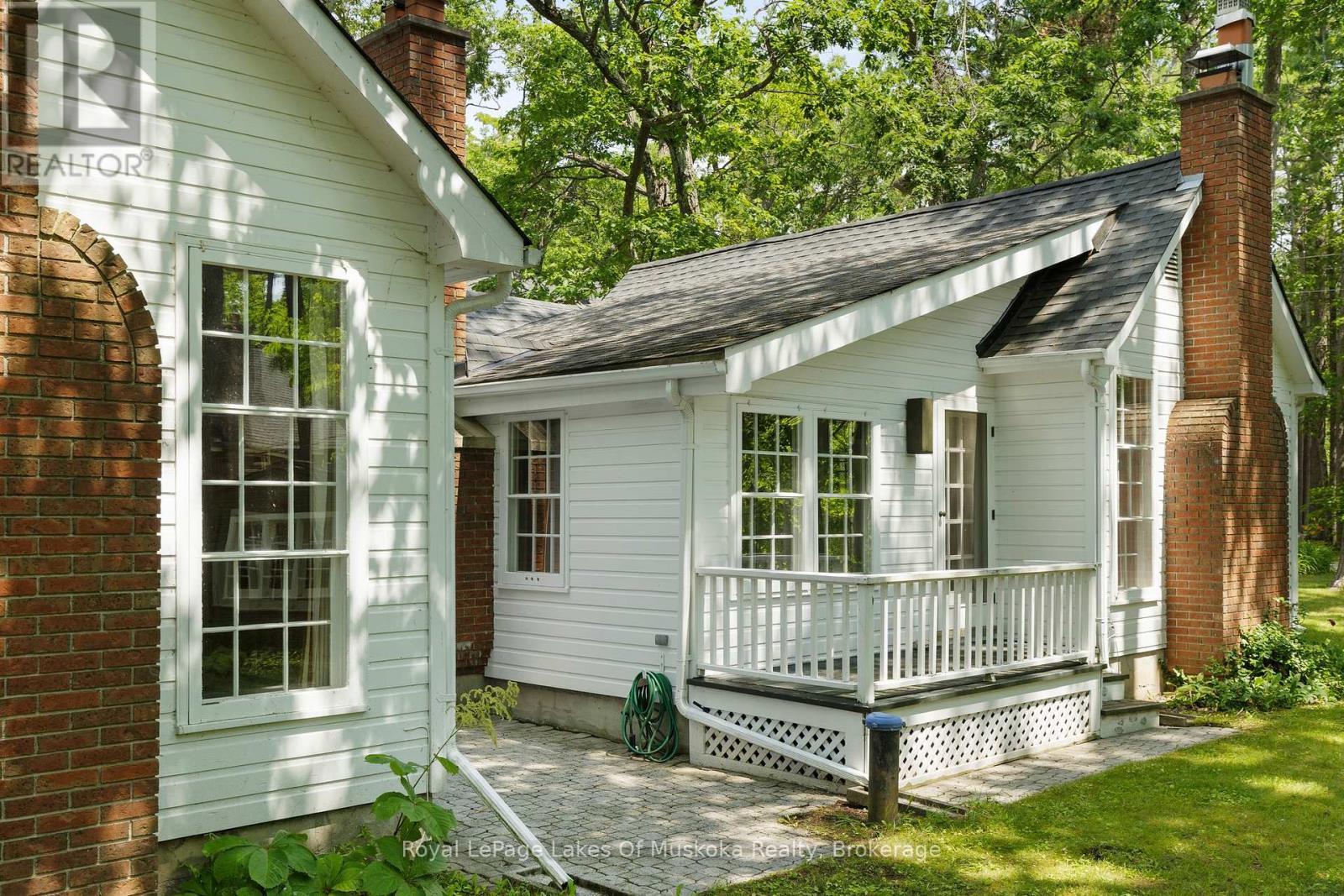 












23 FIRST STREET

,
Kawartha Lakes (Fenelon),




Ontario
K0M1N0

