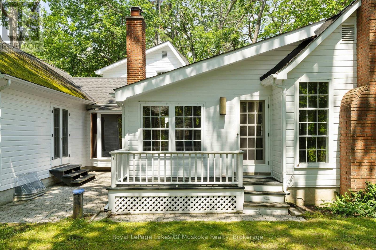












23 FIRST STREET

,
Kawartha Lakes (Fenelon),




Ontario
K0M1N0

