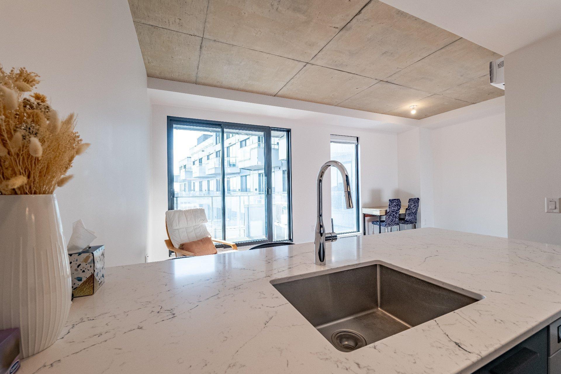 









1150


Boul. René-Lévesque E.

, 823,
Montréal (Ville-Marie),




QC
H2L0J6

