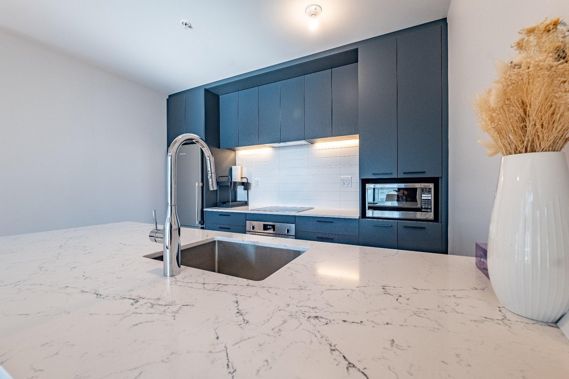 









1150


Boul. René-Lévesque E.

, 823,
Montréal (Ville-Marie),




QC
H2L0J6


