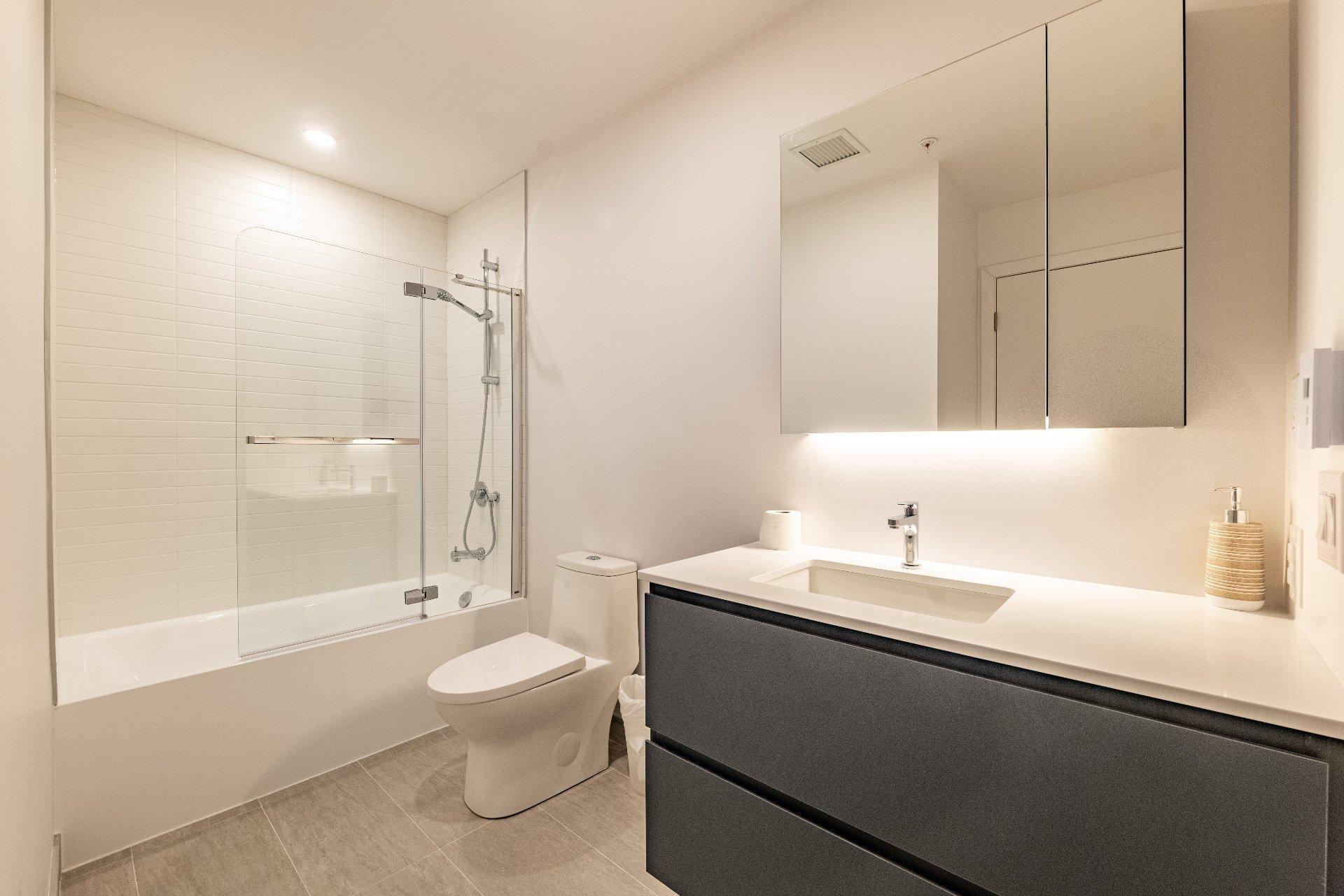 









1150


Boul. René-Lévesque E.

, 823,
Montréal (Ville-Marie),




QC
H2L0J6

