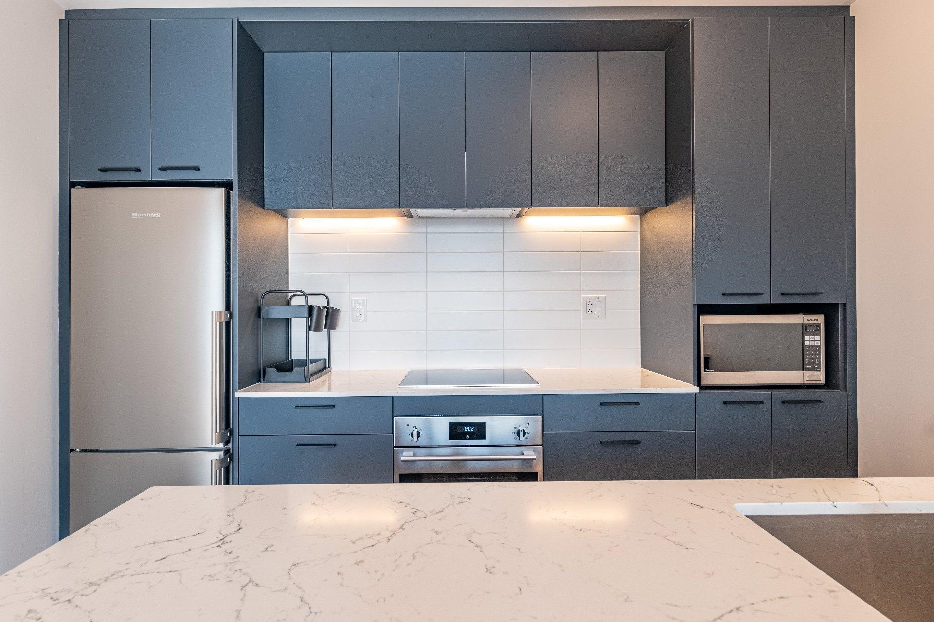 









1150


Boul. René-Lévesque E.

, 823,
Montréal (Ville-Marie),




QC
H2L0J6

