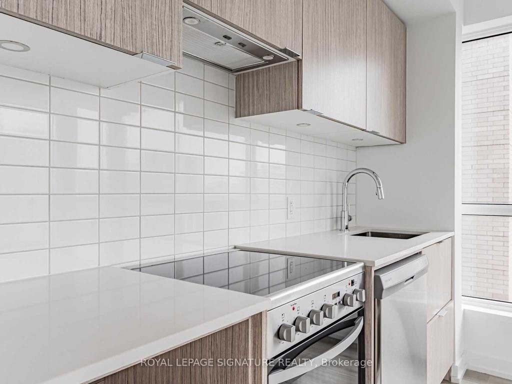 









395


Bloor

Street East, 1411,
Toronto,




ON
M4W 0B4

