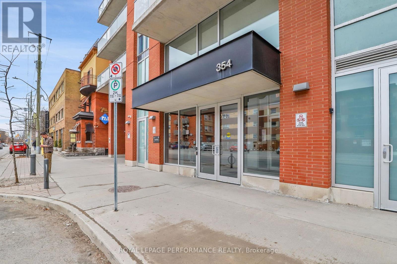 












815 - 354 GLADSTONE AVENUE N

,
Ottawa,




Ontario
K2P0R4

