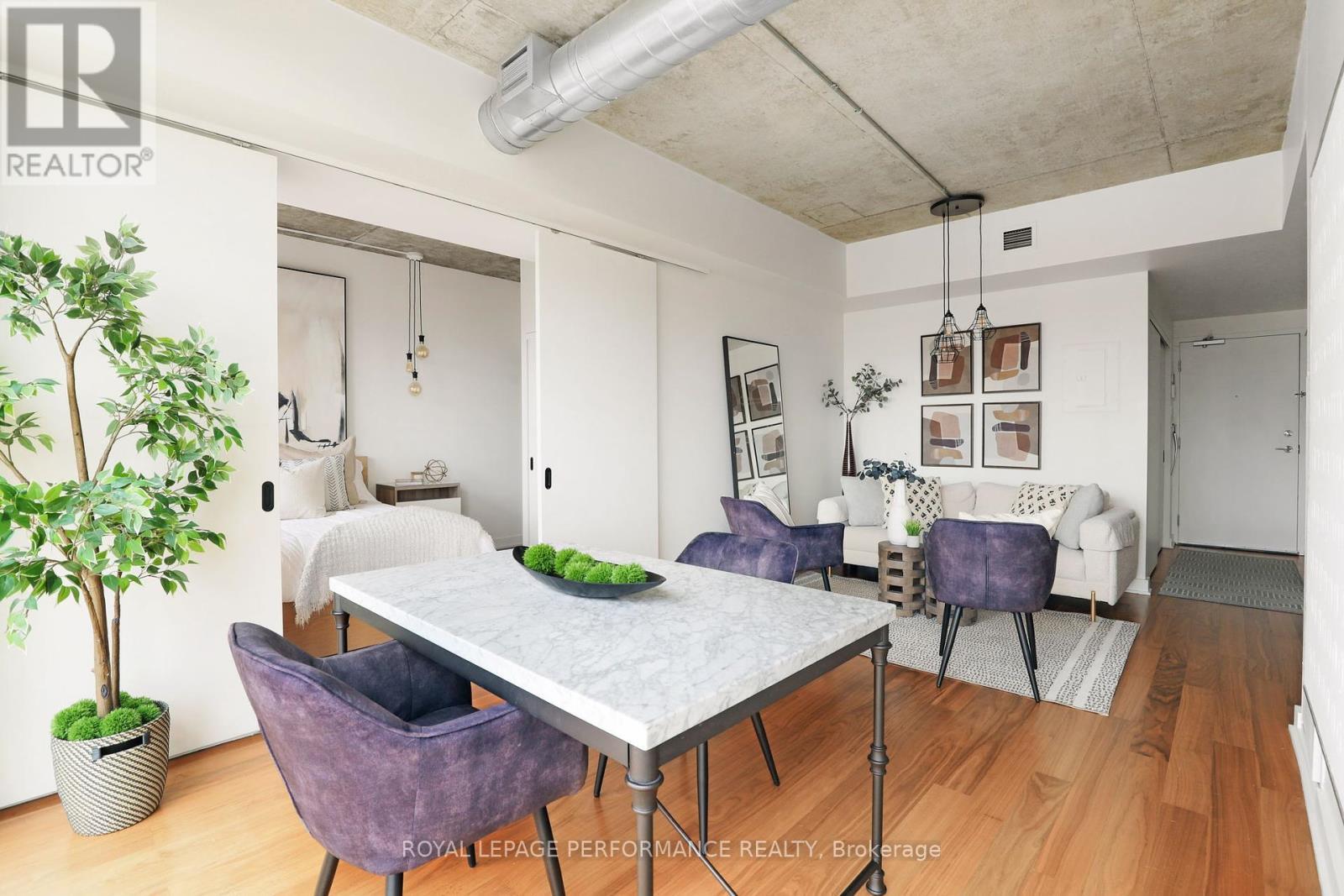 












815 - 354 GLADSTONE AVENUE N

,
Ottawa,




Ontario
K2P0R4

