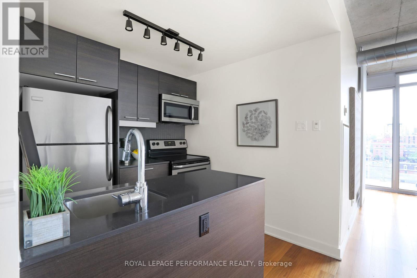 












815 - 354 GLADSTONE AVENUE N

,
Ottawa,




Ontario
K2P0R4

