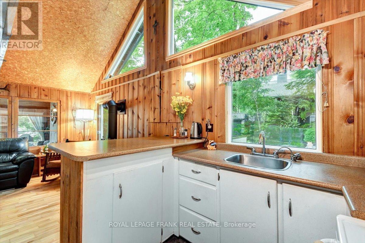 












48 BAY VIEW LANE

,
Tudor and Cashel (Tudor Ward),




Ontario
K0L1W0

