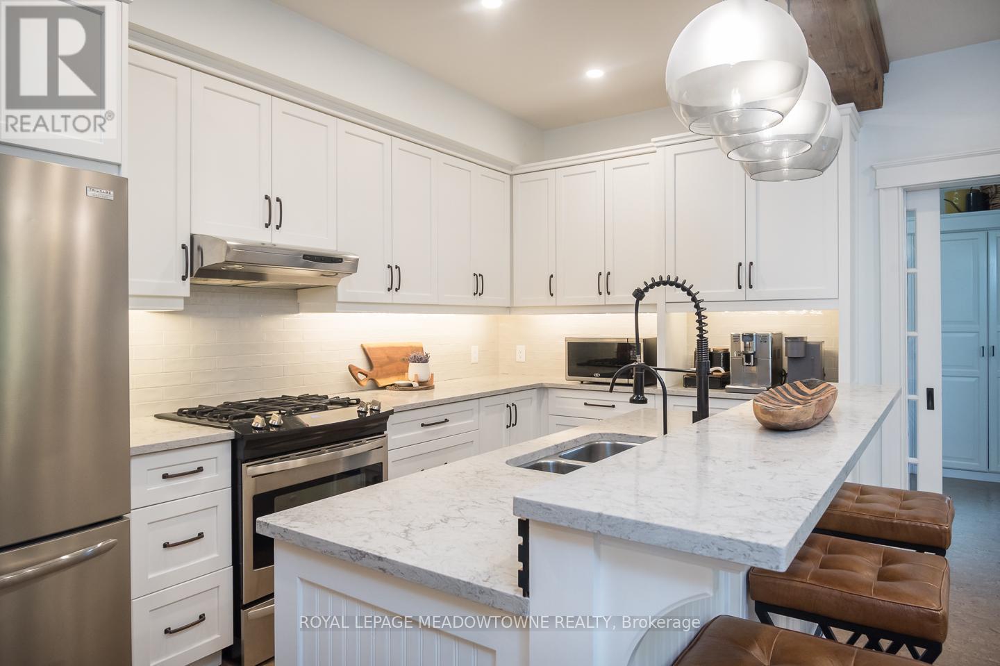 












10761 GUELPH LINE

,
Milton,




Ontario
L0P1B0

