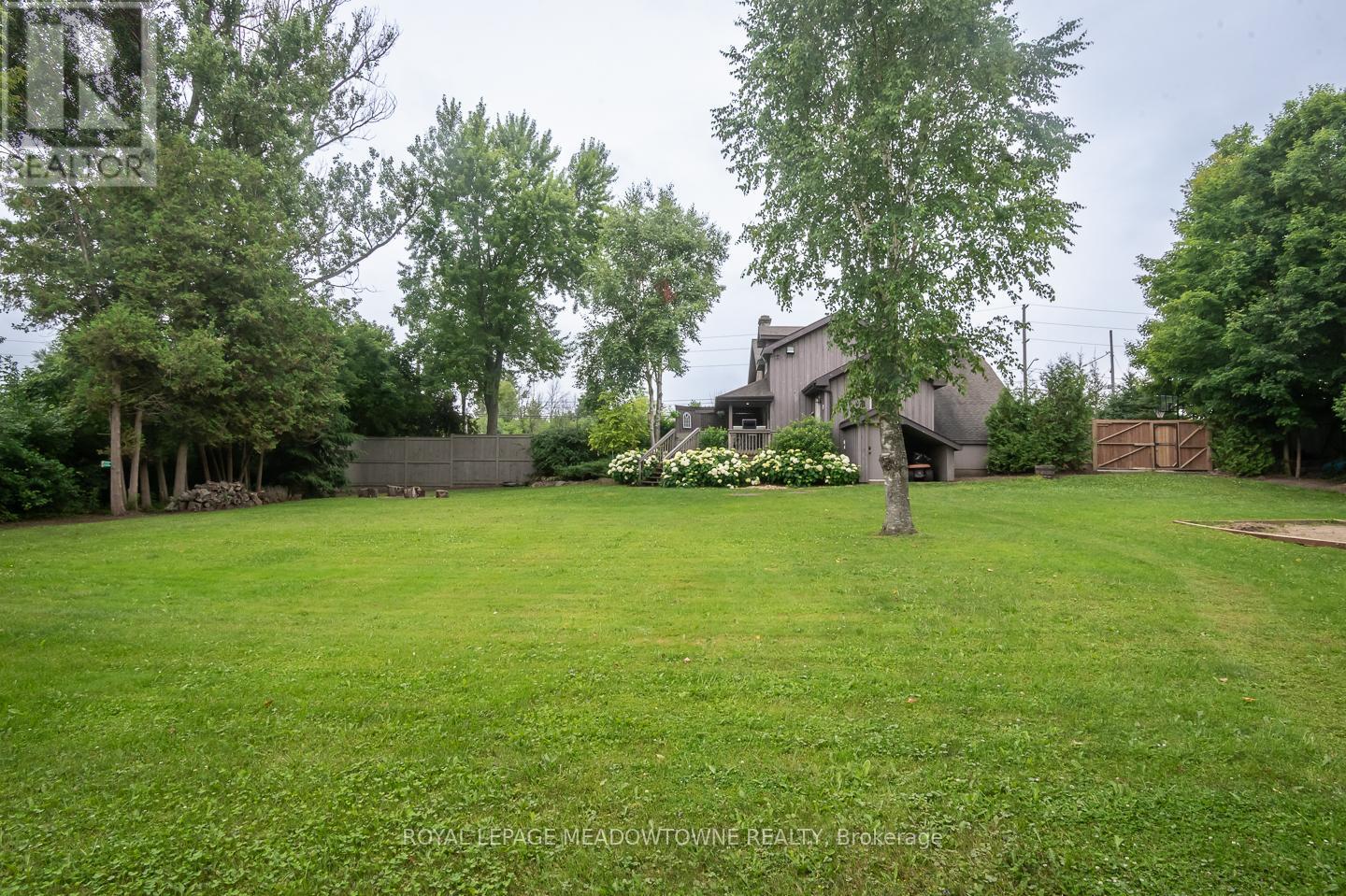 












10761 GUELPH LINE

,
Milton,




Ontario
L0P1B0

