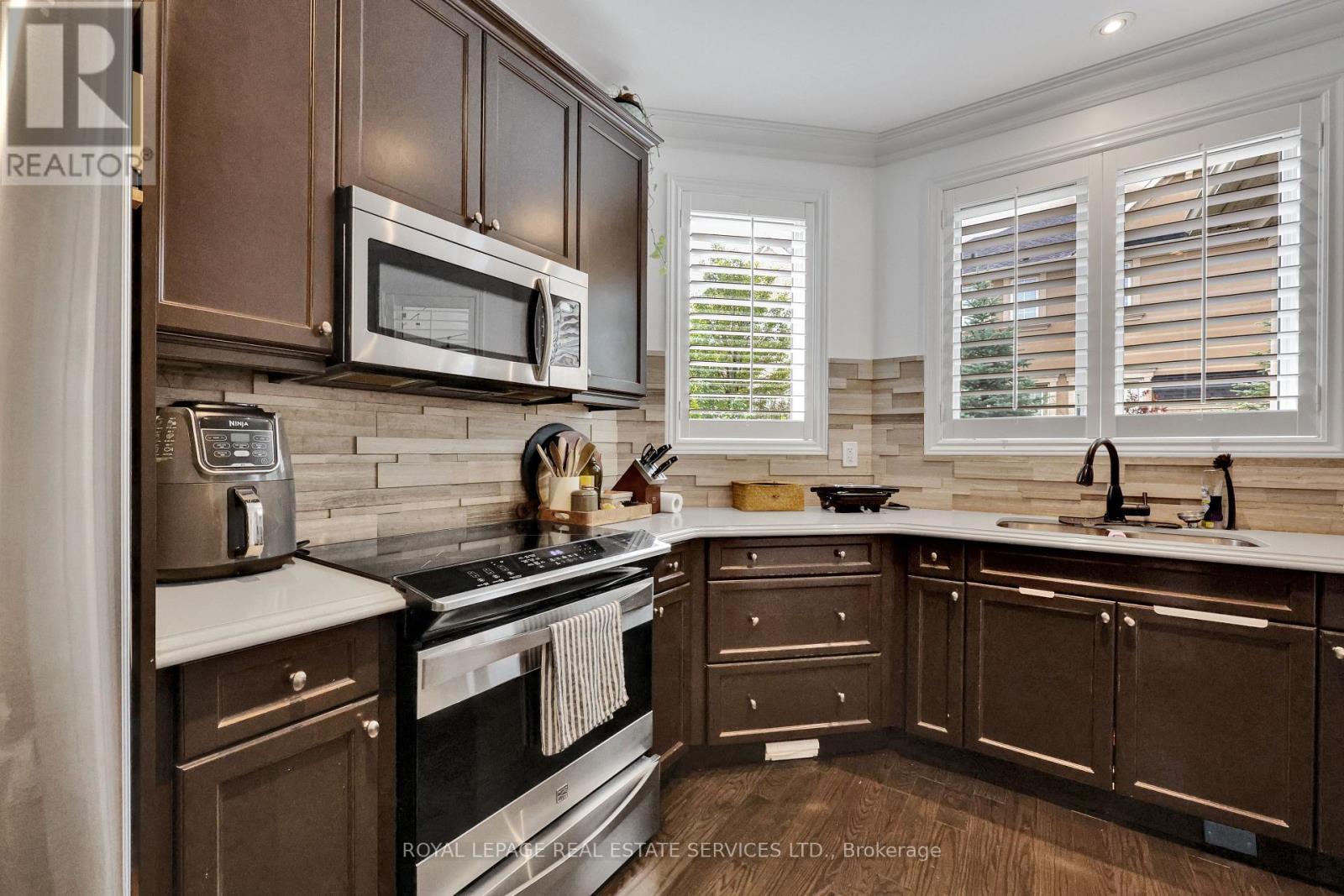 












25 - 485 PRINGLE AVENUE

,
Milton,




Ontario
L9T8A9

