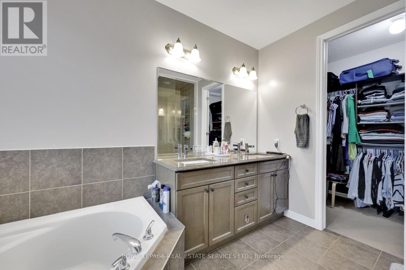 












25 - 485 PRINGLE AVENUE

,
Milton,




Ontario
L9T8A9

