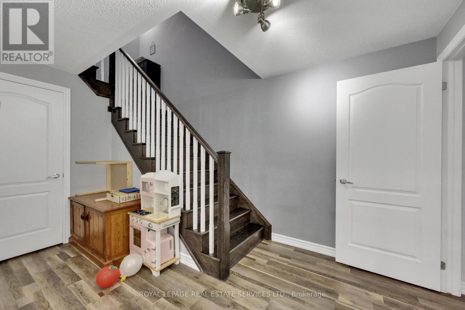 












25 - 485 PRINGLE AVENUE

,
Milton,




Ontario
L9T8A9

