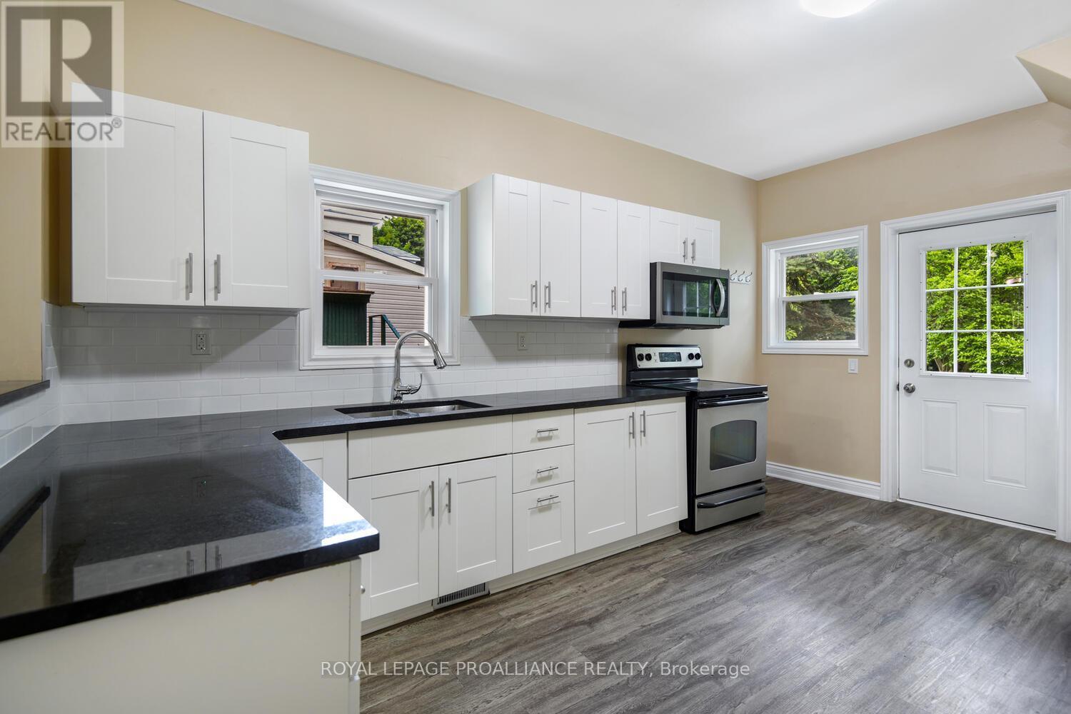 












254 EAST STREET S

,
Prescott,




Ontario
K0E1T0


