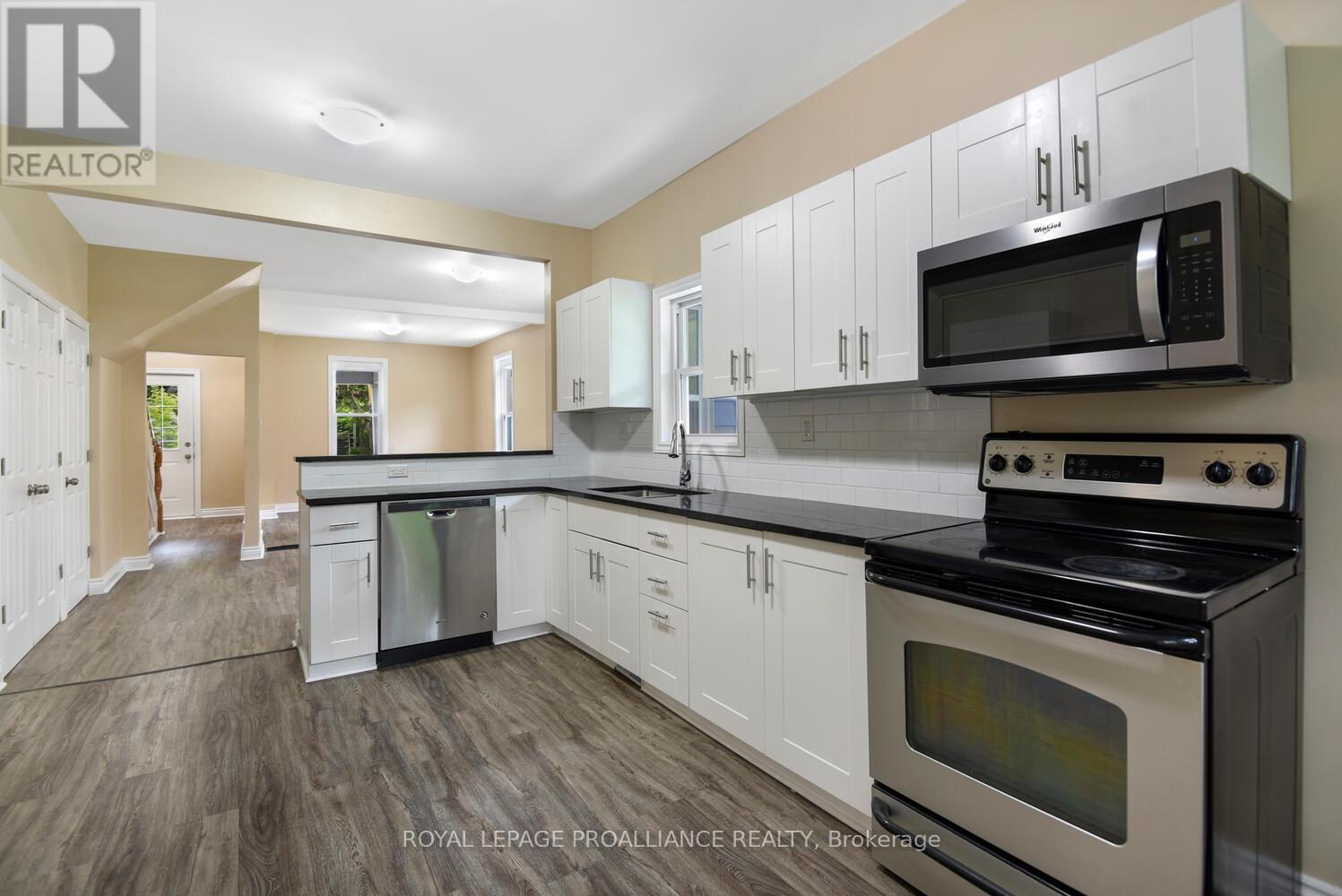 












254 EAST STREET S

,
Prescott,




Ontario
K0E1T0

