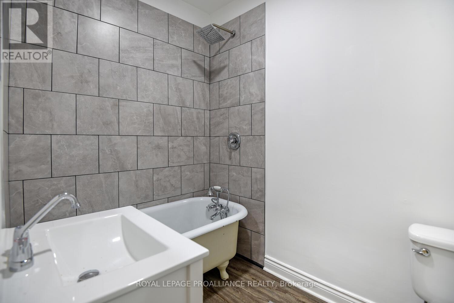 












254 EAST STREET S

,
Prescott,




Ontario
K0E1T0

