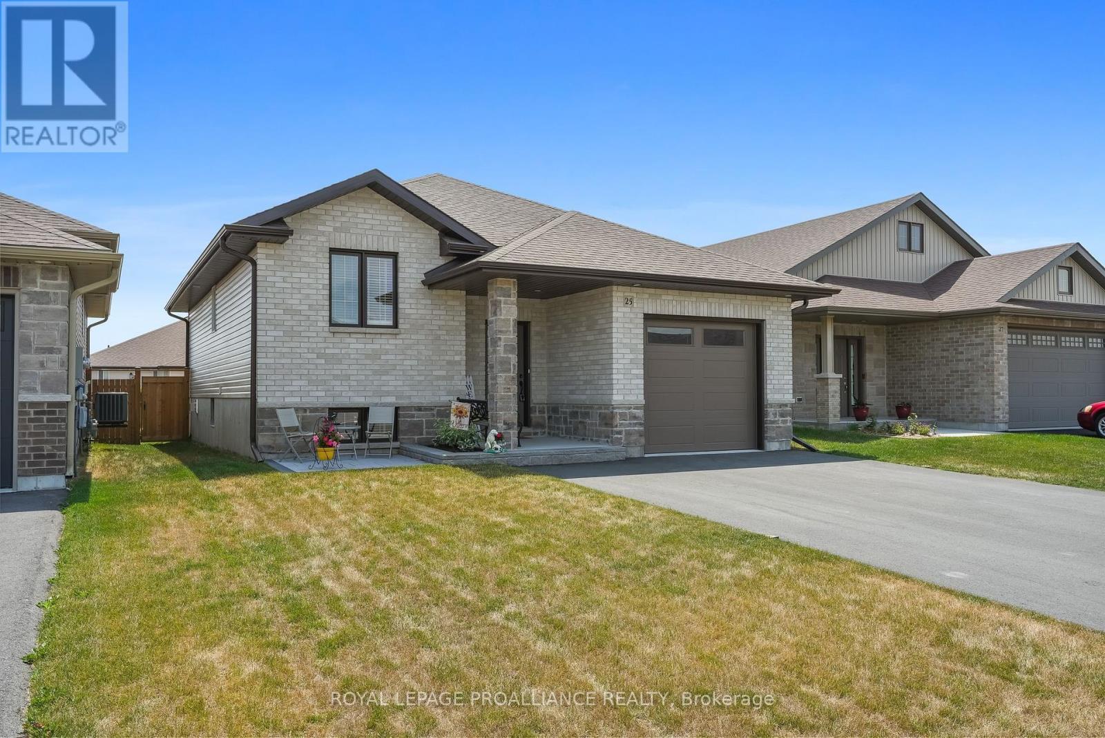 












25 CEDAR PARK CRESCENT

,
Quinte West (Murray Ward),




Ontario
K8V0J1

