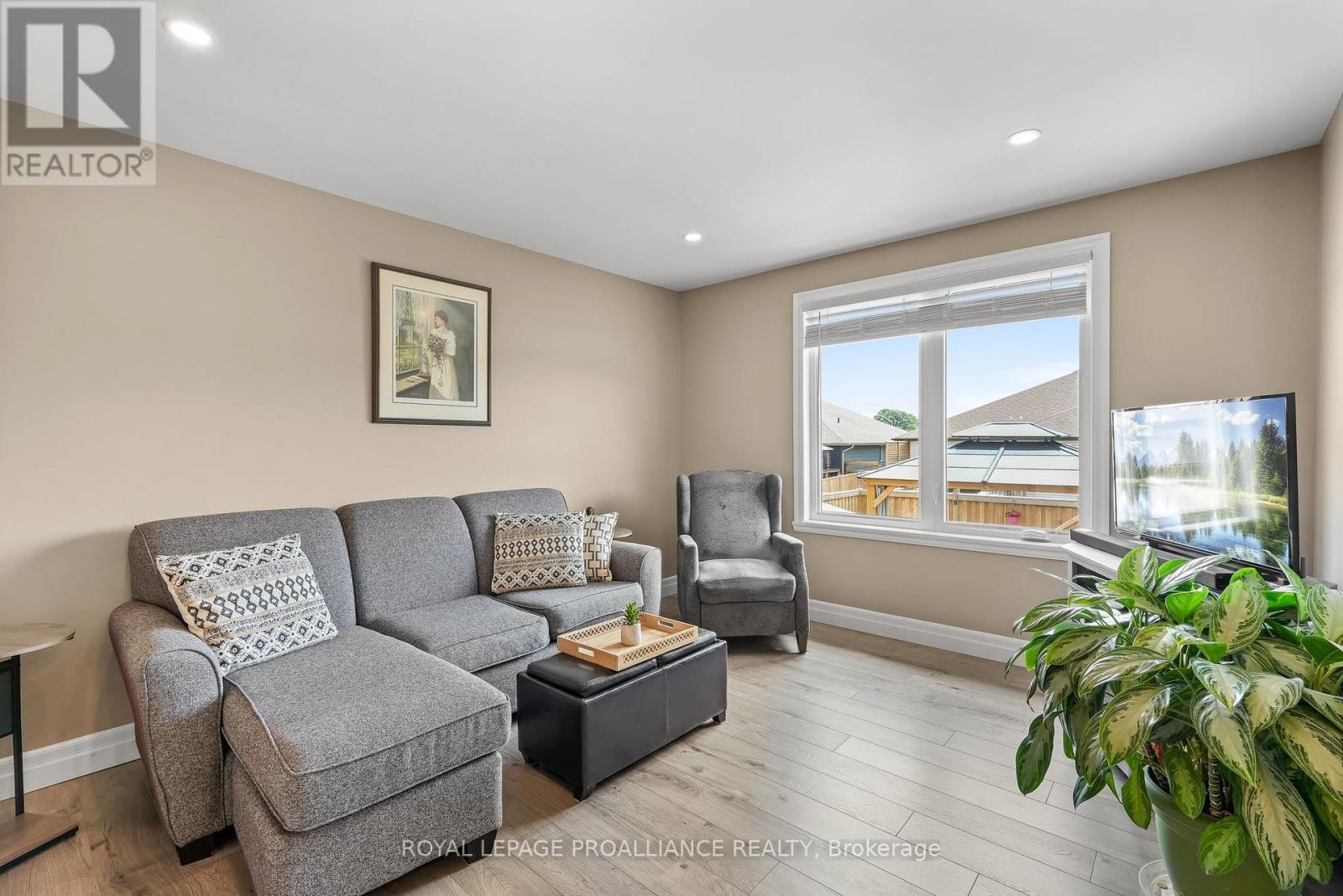 












25 CEDAR PARK CRESCENT

,
Quinte West (Murray Ward),




Ontario
K8V0J1

