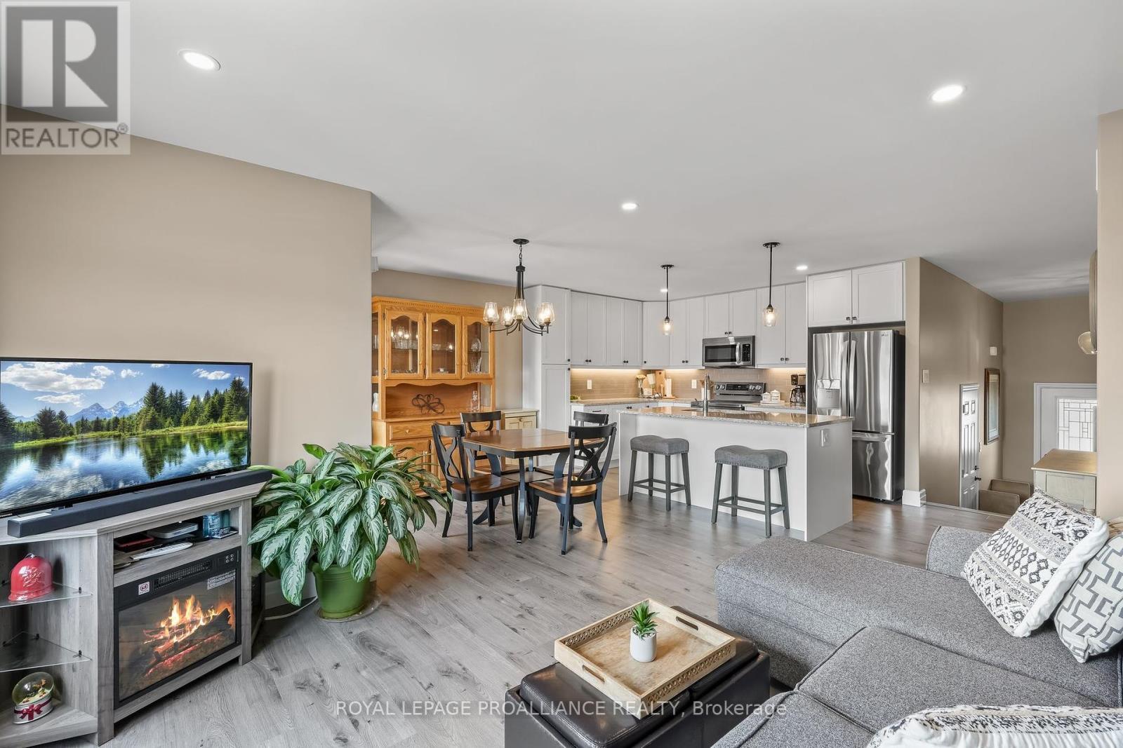 












25 CEDAR PARK CRESCENT

,
Quinte West (Murray Ward),




Ontario
K8V0J1

