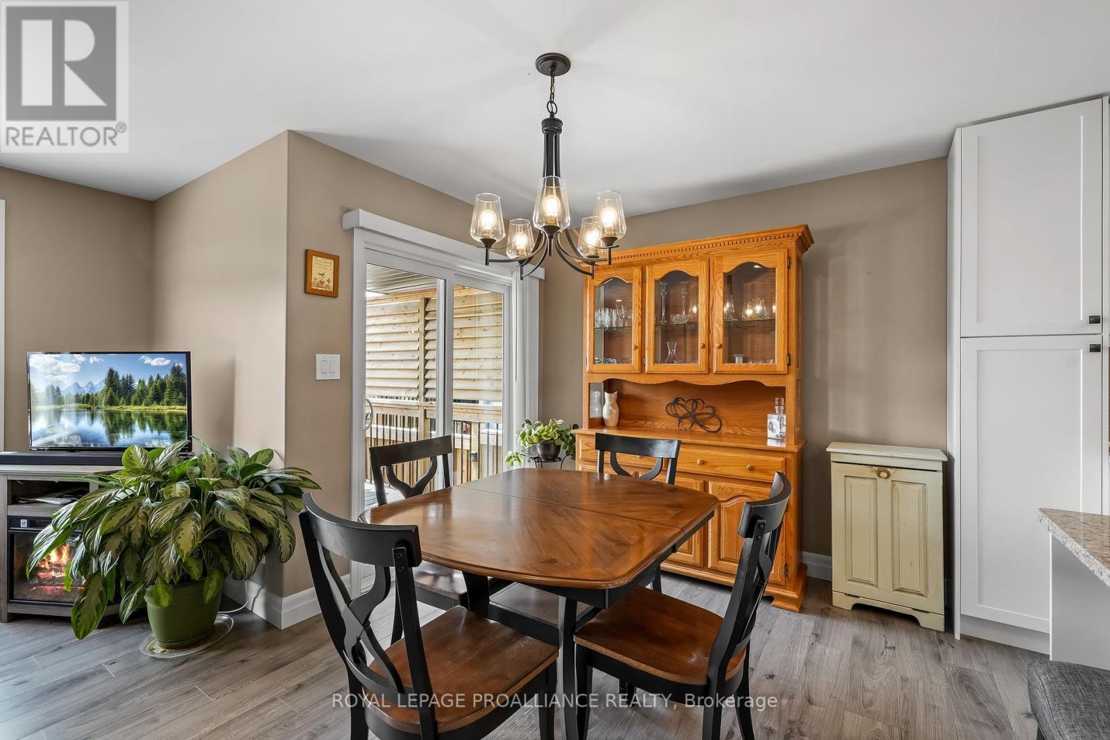 












25 CEDAR PARK CRESCENT

,
Quinte West (Murray Ward),




Ontario
K8V0J1

