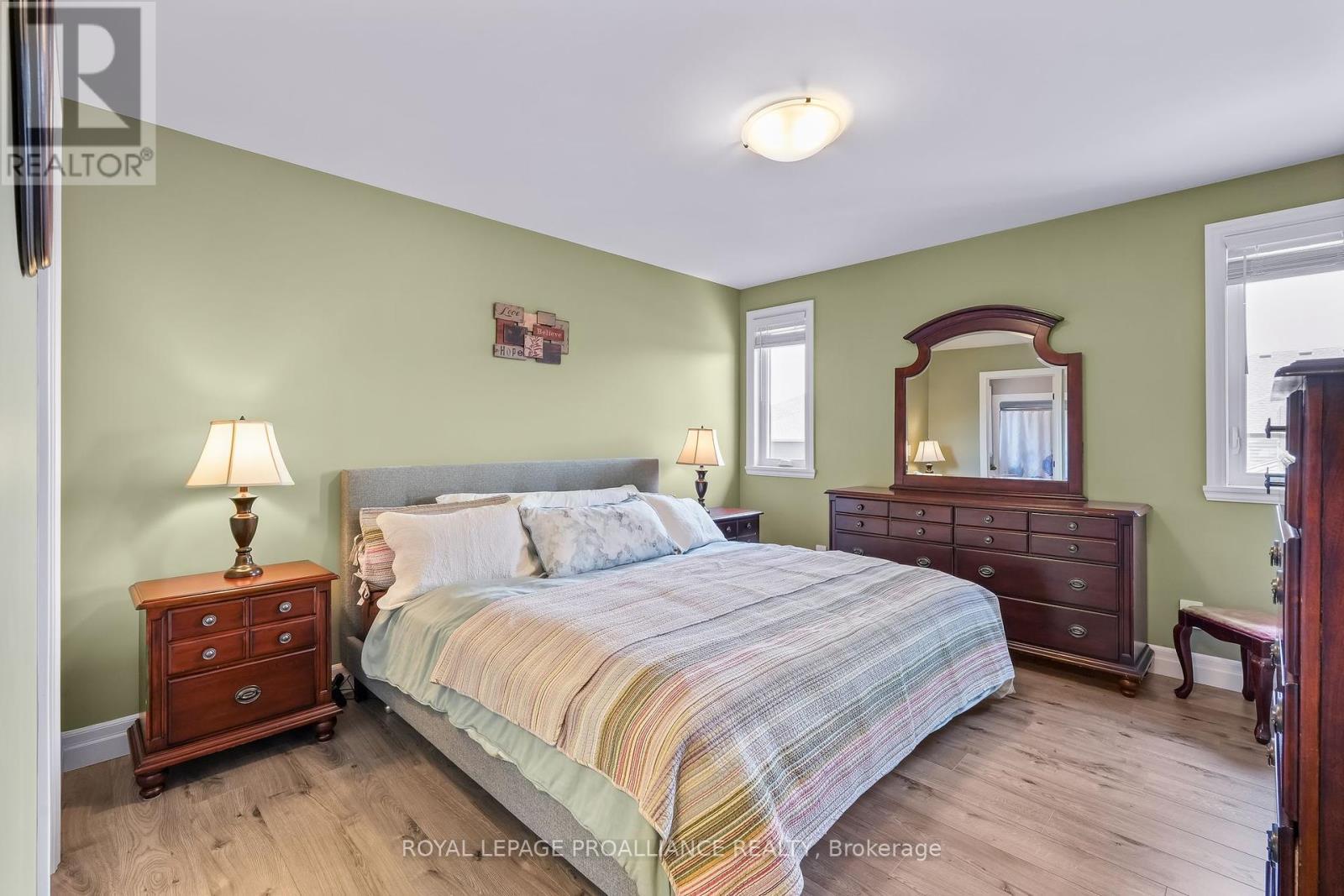 












25 CEDAR PARK CRESCENT

,
Quinte West (Murray Ward),




Ontario
K8V0J1

