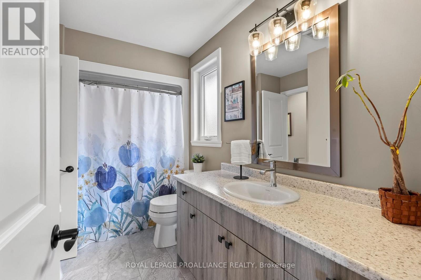 












25 CEDAR PARK CRESCENT

,
Quinte West (Murray Ward),




Ontario
K8V0J1


