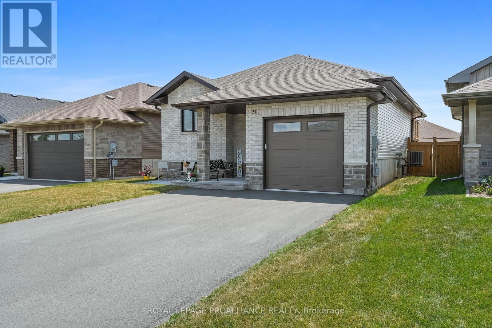 












25 CEDAR PARK CRESCENT

,
Quinte West (Murray Ward),




Ontario
K8V0J1

