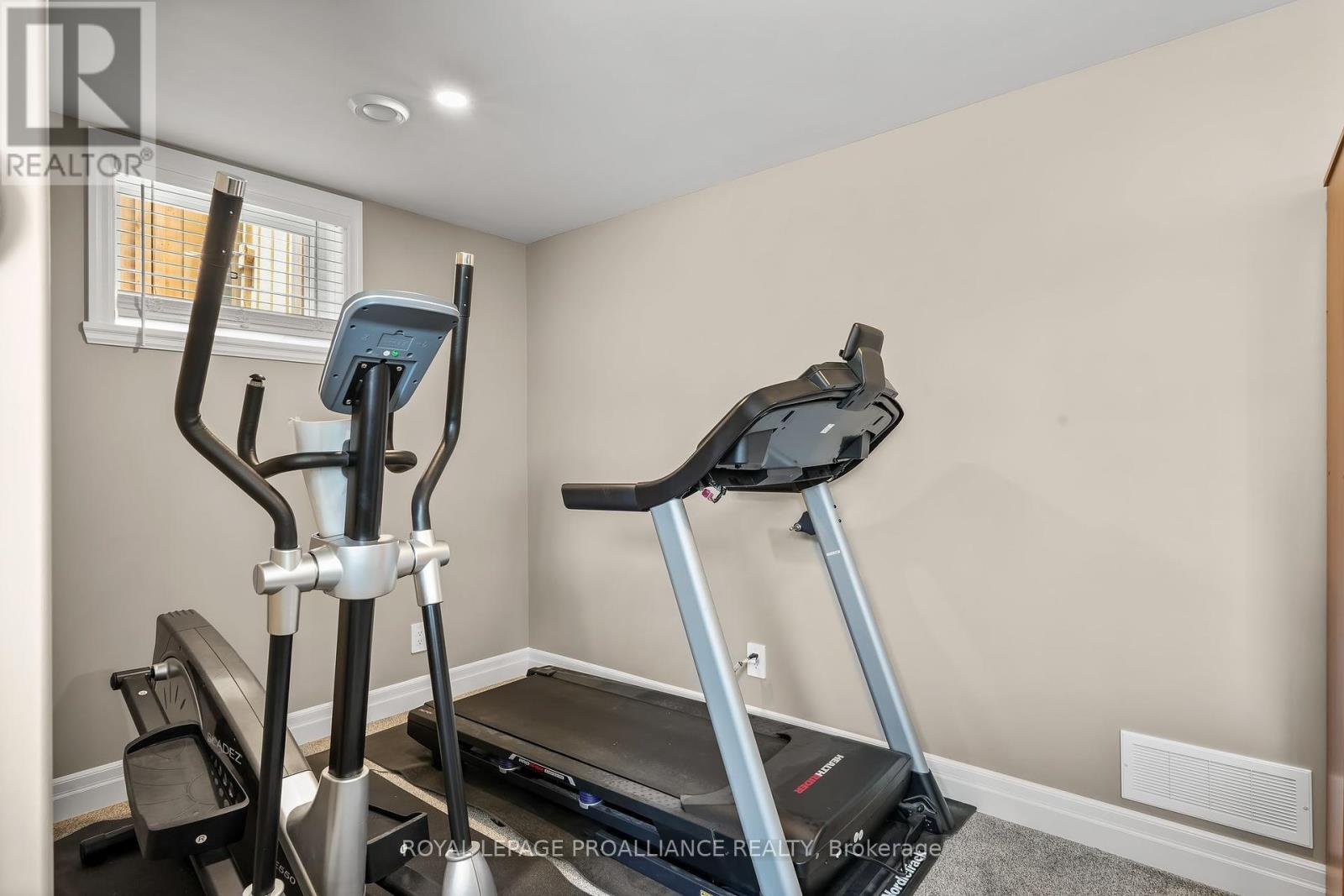 












25 CEDAR PARK CRESCENT

,
Quinte West (Murray Ward),




Ontario
K8V0J1

