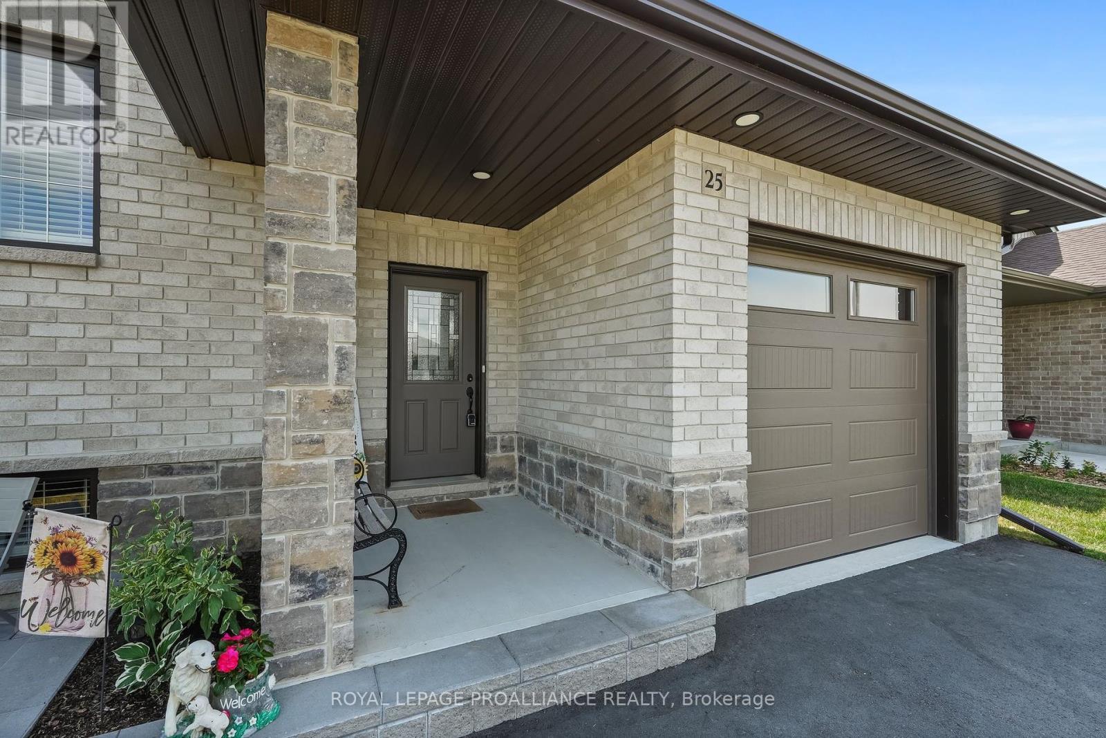 












25 CEDAR PARK CRESCENT

,
Quinte West (Murray Ward),




Ontario
K8V0J1

