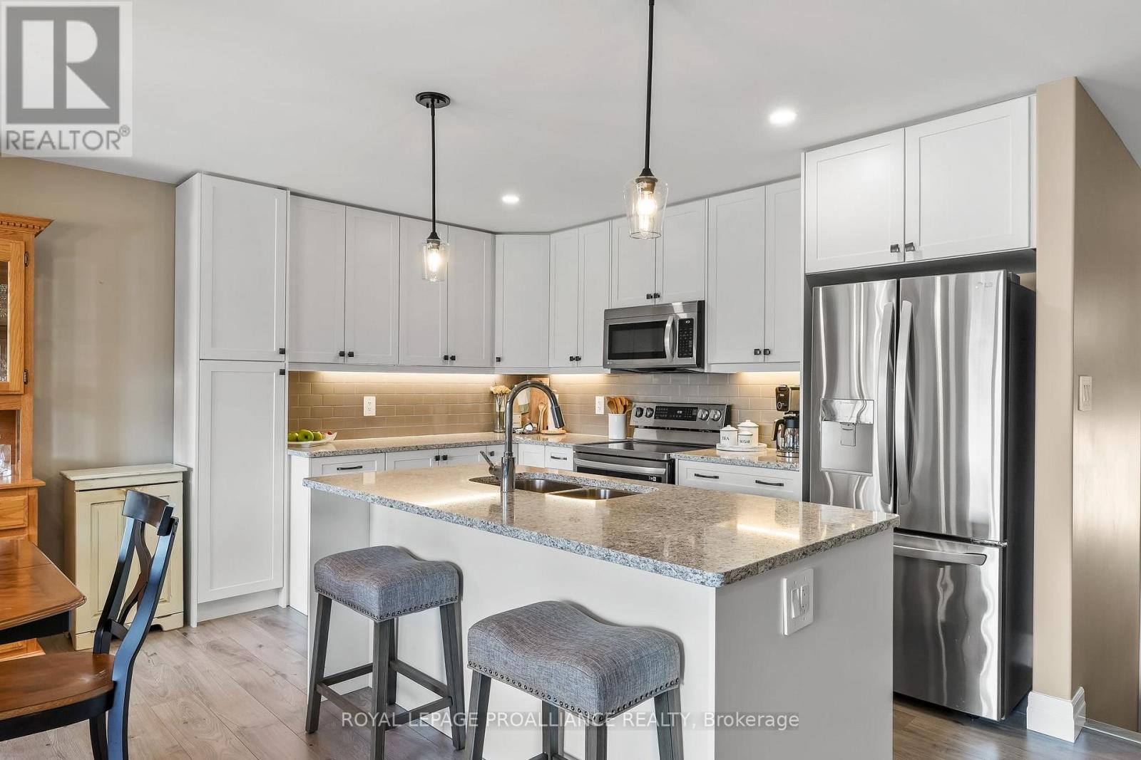 












25 CEDAR PARK CRESCENT

,
Quinte West (Murray Ward),




Ontario
K8V0J1

