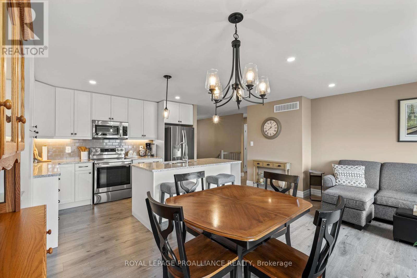 












25 CEDAR PARK CRESCENT

,
Quinte West (Murray Ward),




Ontario
K8V0J1

