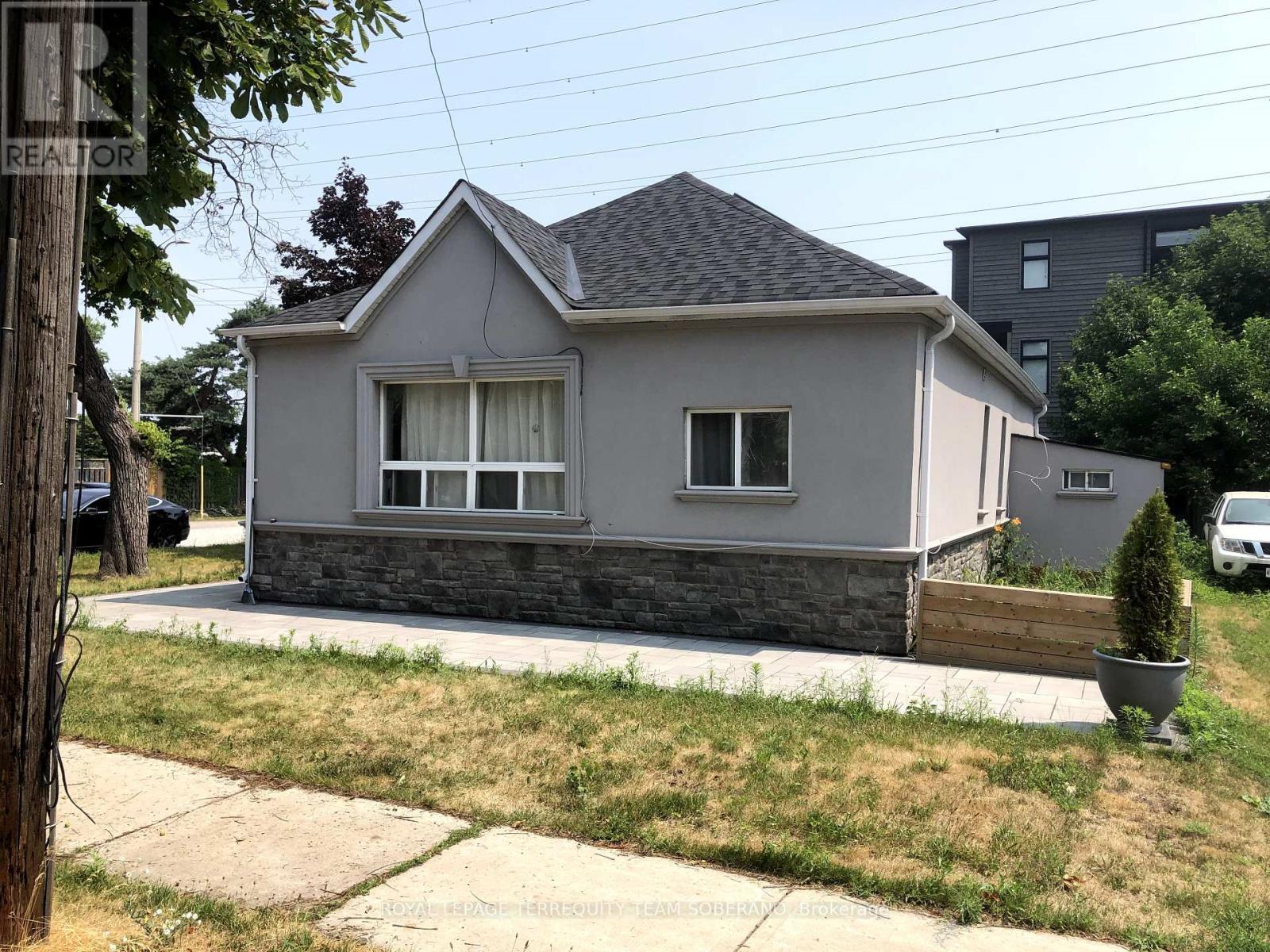 












831 BEACH BOULEVARD

,
Hamilton,




Ontario
L8H6Z2

