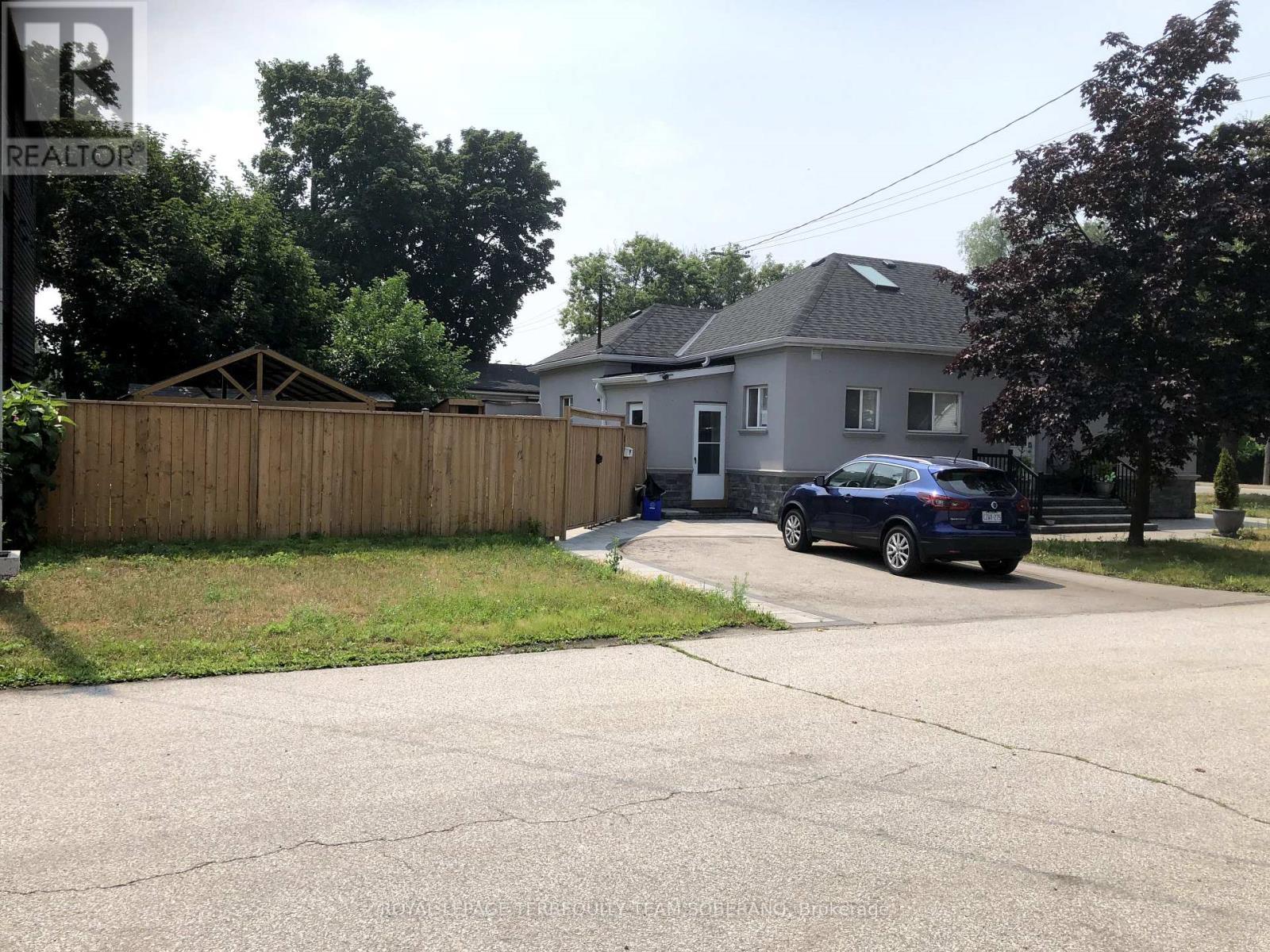 












831 BEACH BOULEVARD

,
Hamilton,




Ontario
L8H6Z2

