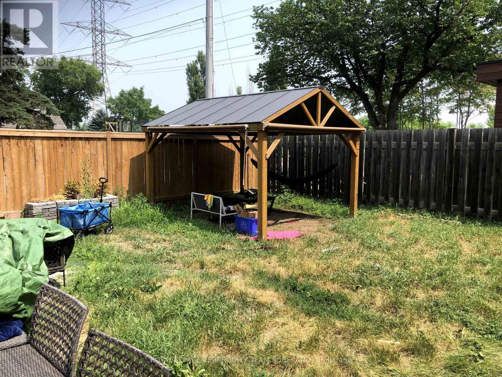 












831 BEACH BOULEVARD

,
Hamilton,




Ontario
L8H6Z2

