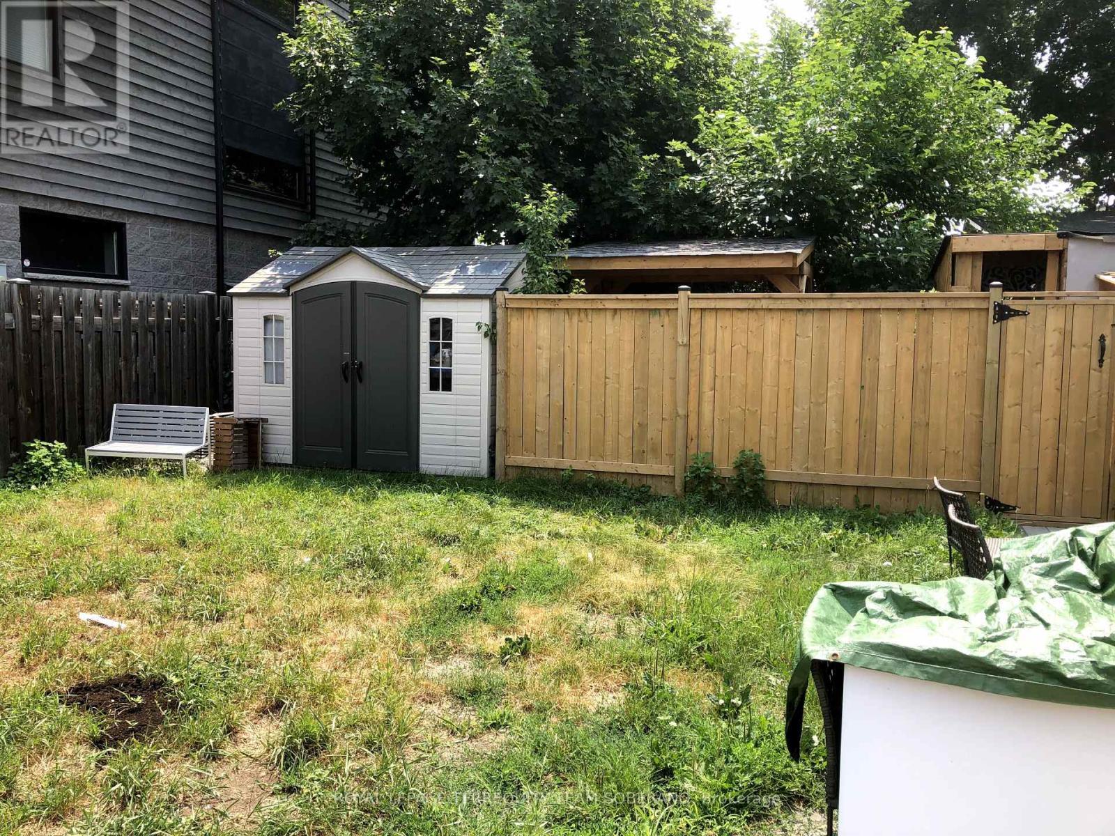 












831 BEACH BOULEVARD

,
Hamilton,




Ontario
L8H6Z2

