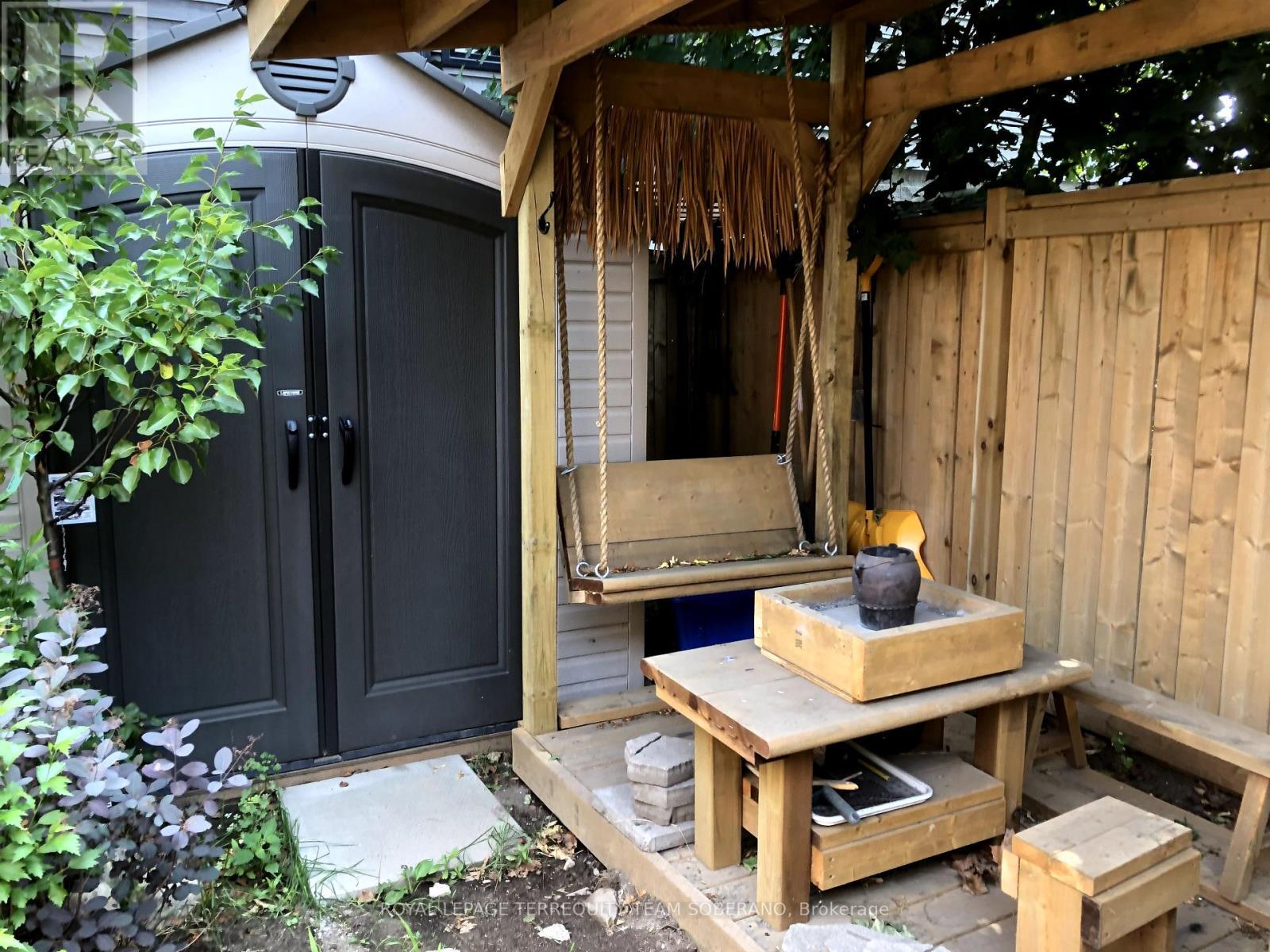 












831 BEACH BOULEVARD

,
Hamilton,




Ontario
L8H6Z2

