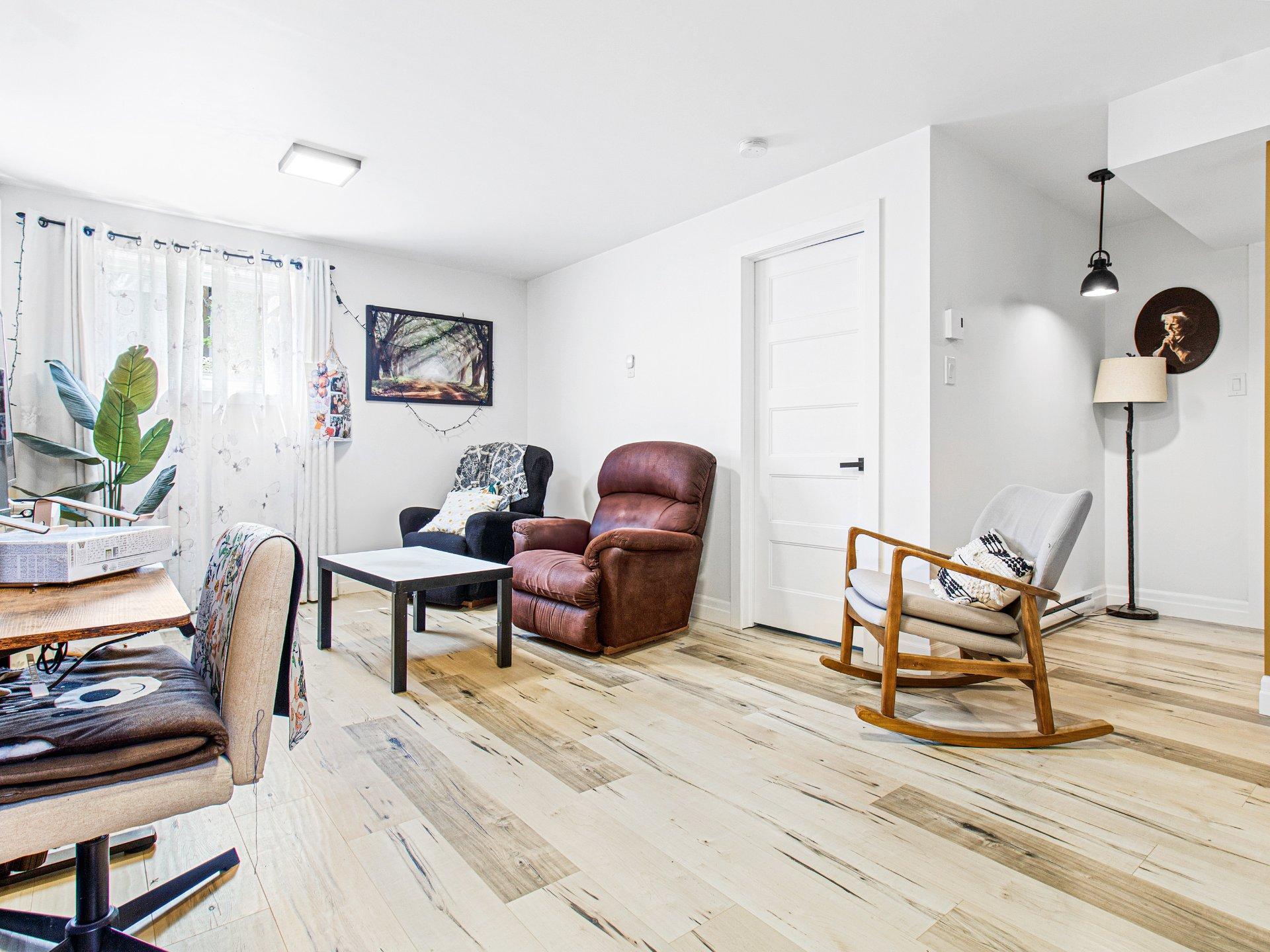 









1049


Rue du Cardinal

,
Lachute,




QC
J8H0M5

