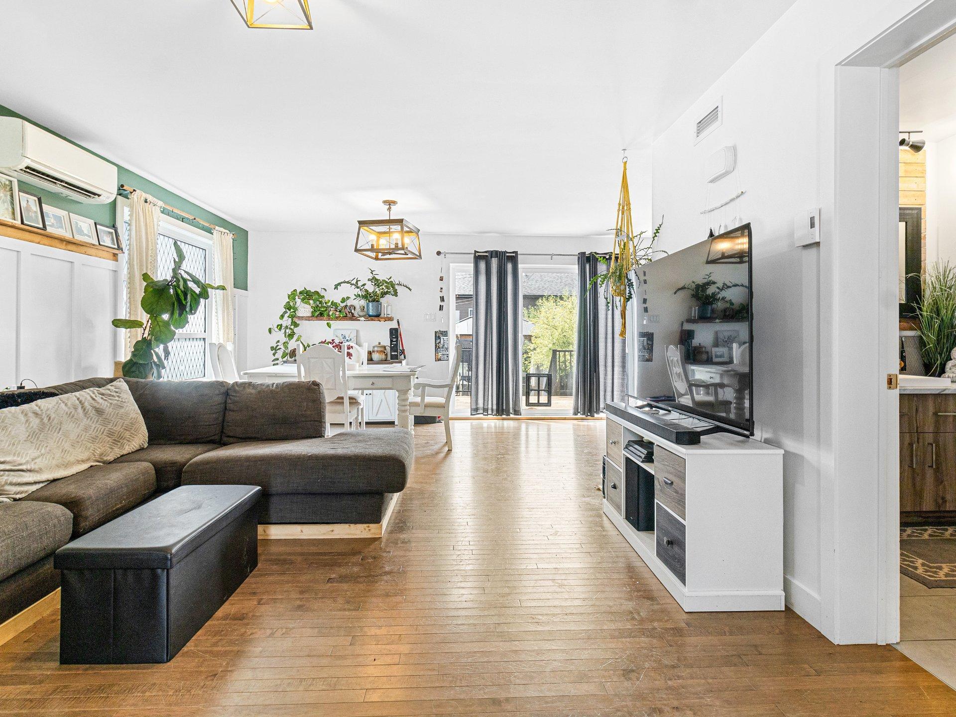 









1049


Rue du Cardinal

,
Lachute,




QC
J8H0M5

