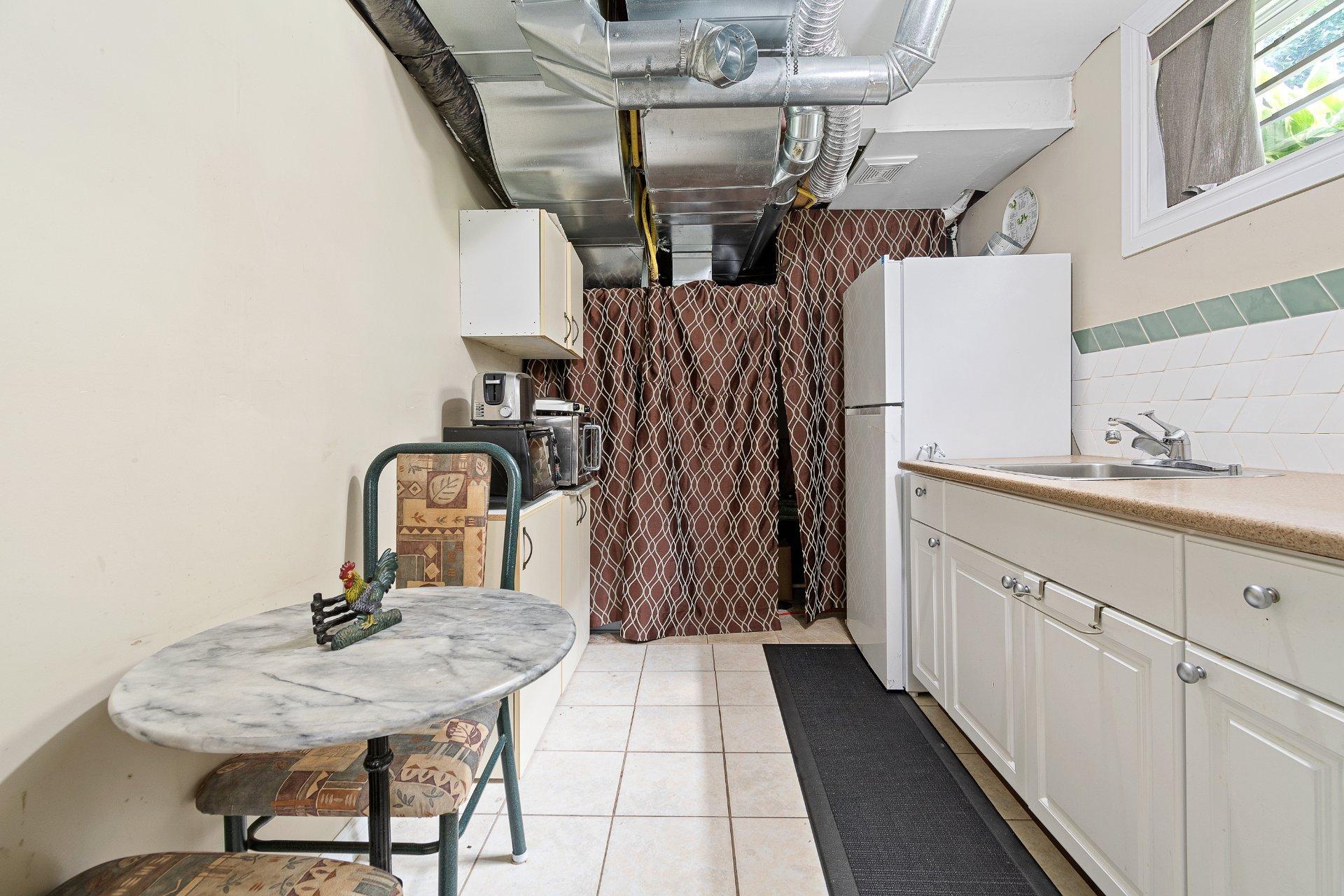 









558


Av. des Tilleuls

,
Gatineau (Aylmer),




QC
J9J2N6

