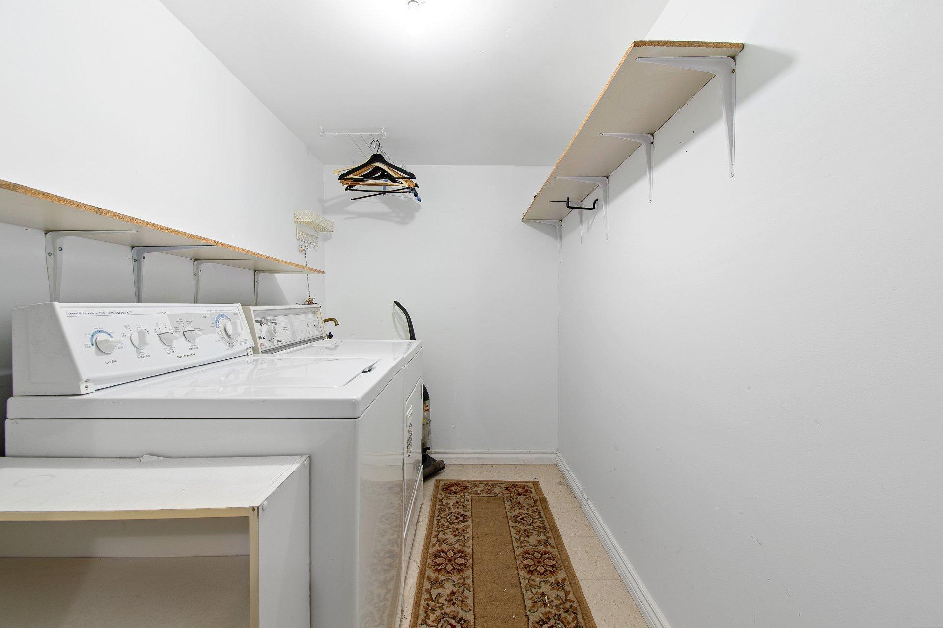 









558


Av. des Tilleuls

,
Gatineau (Aylmer),




QC
J9J2N6

