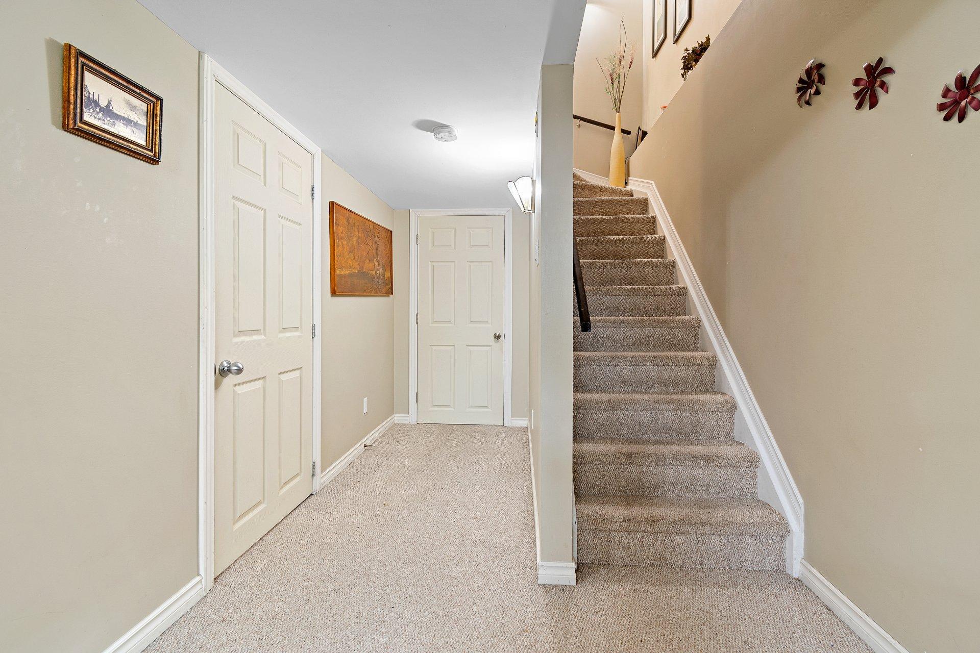 









558


Av. des Tilleuls

,
Gatineau (Aylmer),




QC
J9J2N6

