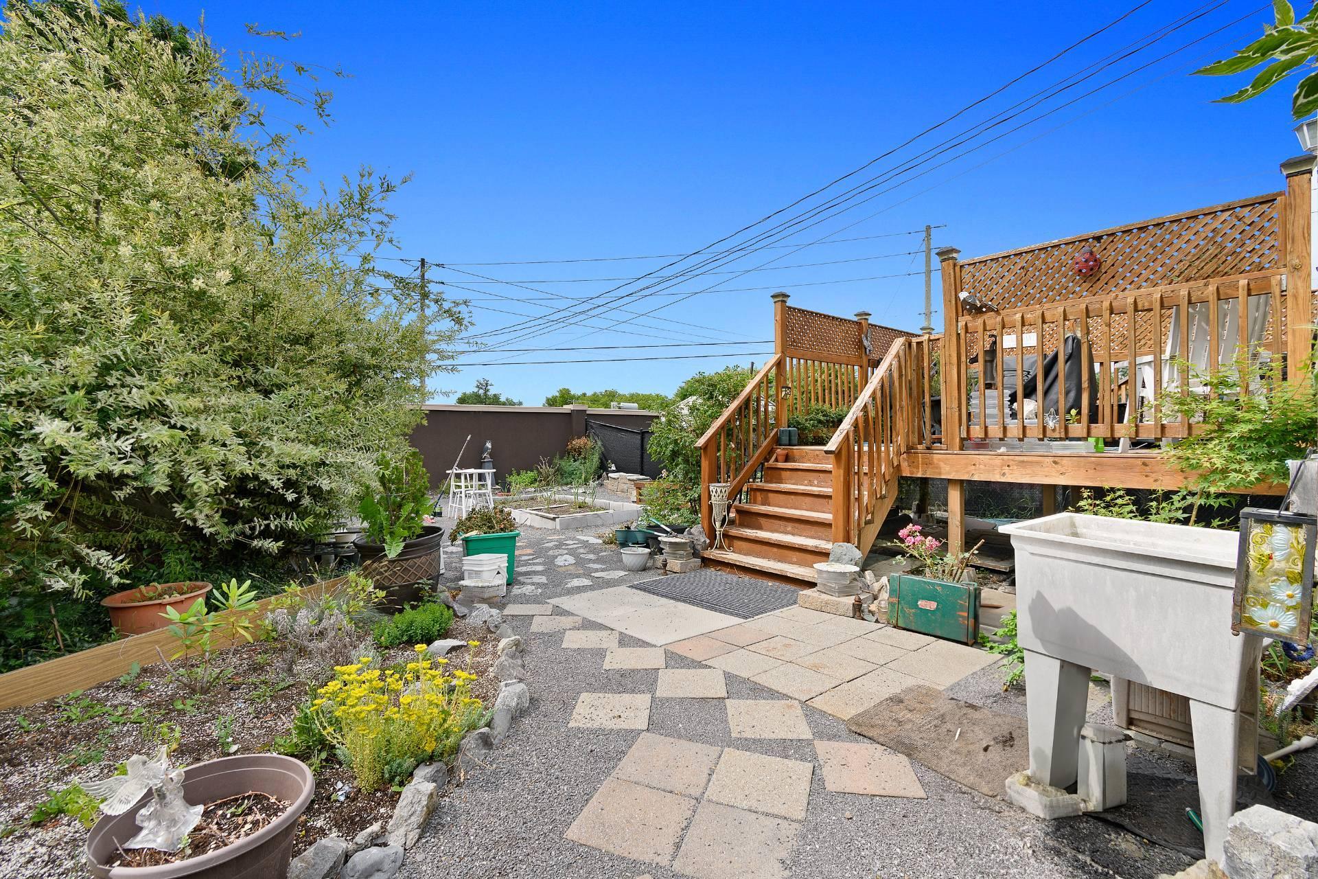 









558


Av. des Tilleuls

,
Gatineau (Aylmer),




QC
J9J2N6

