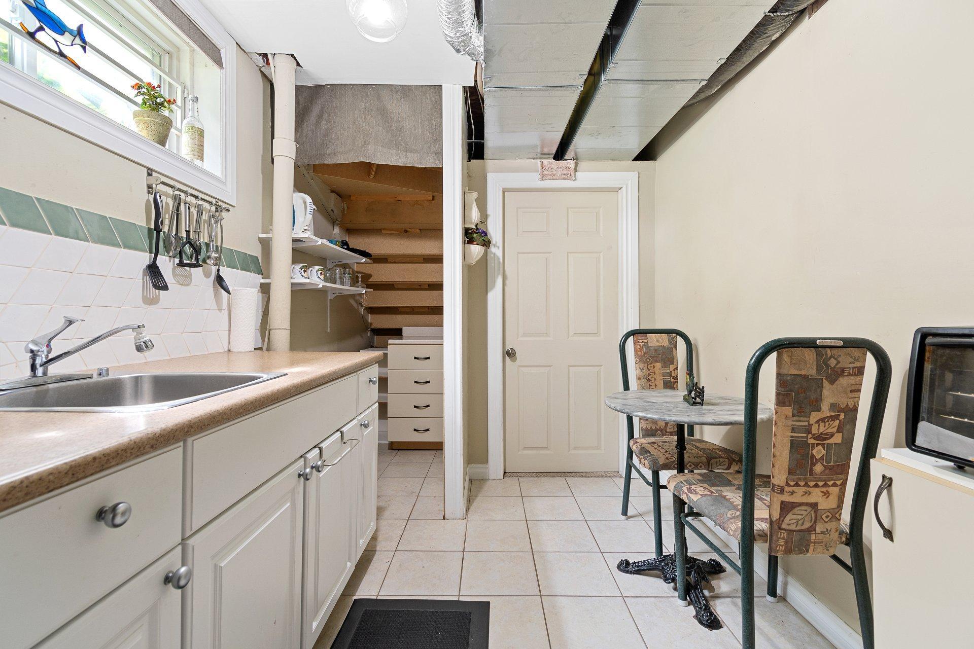 









558


Av. des Tilleuls

,
Gatineau (Aylmer),




QC
J9J2N6


