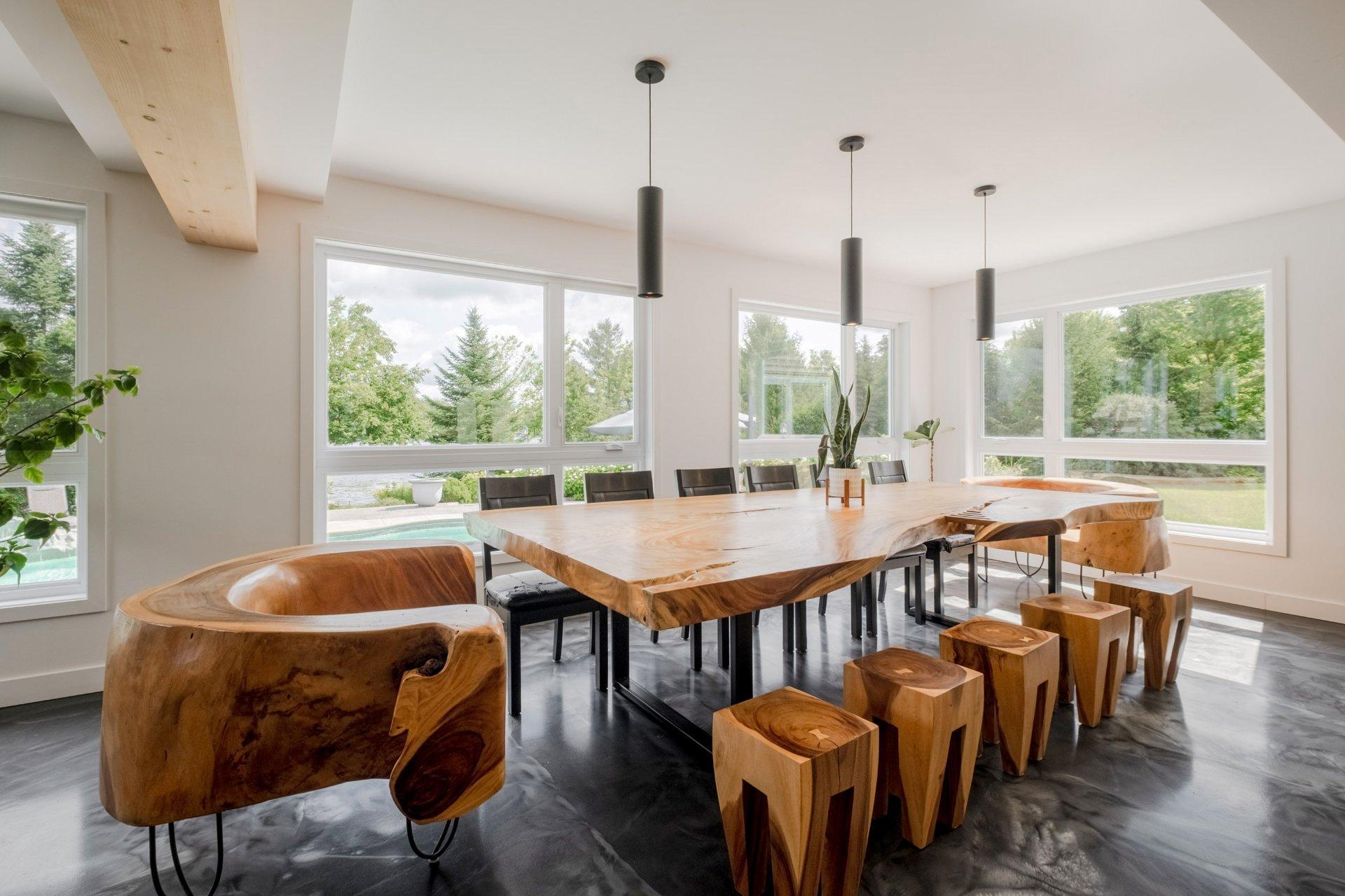 









735


Rue de la Rivière

,
Sainte-Catherine-de-Hatley,




QC
J0B1W0

