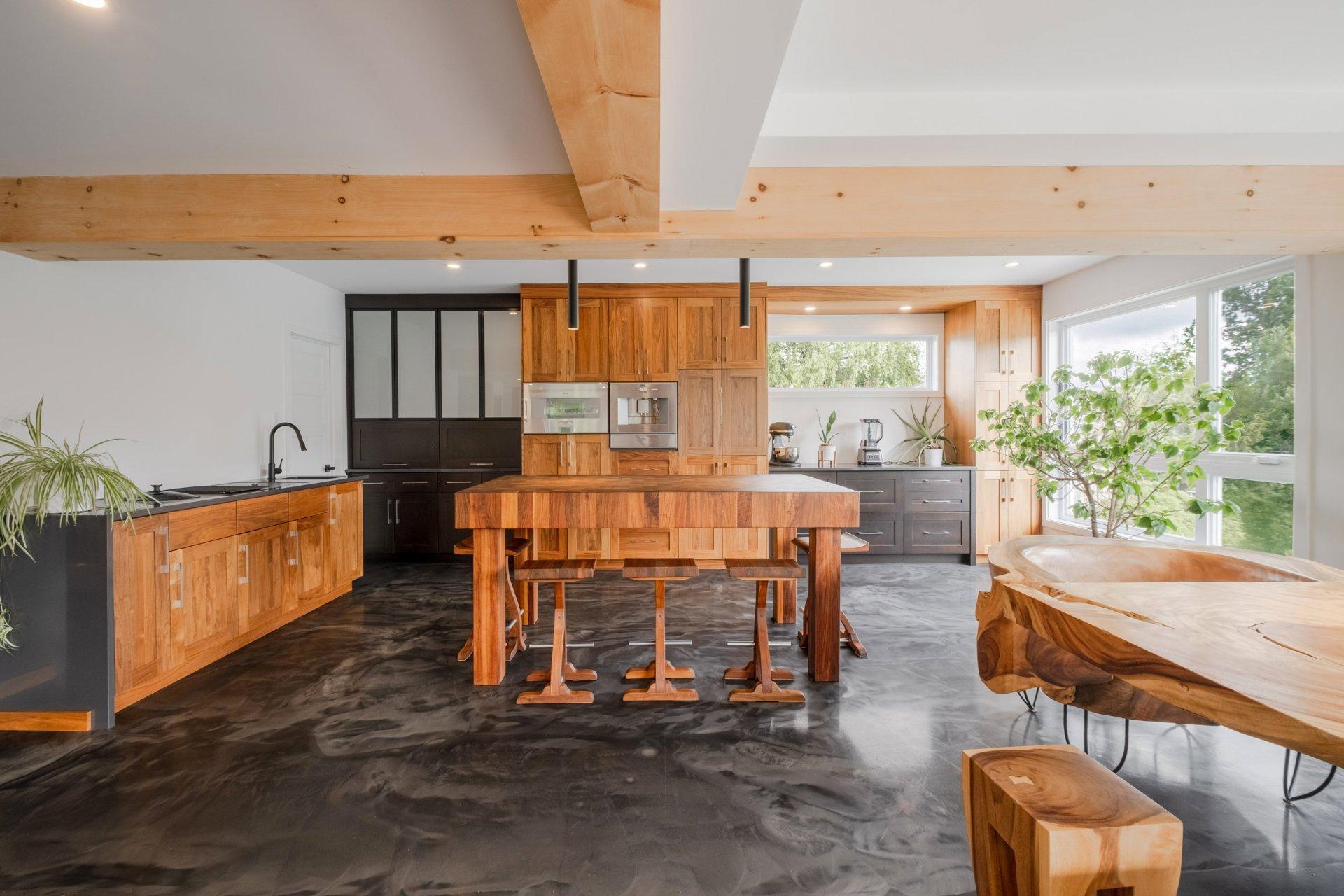 









735


Rue de la Rivière

,
Sainte-Catherine-de-Hatley,




QC
J0B1W0

