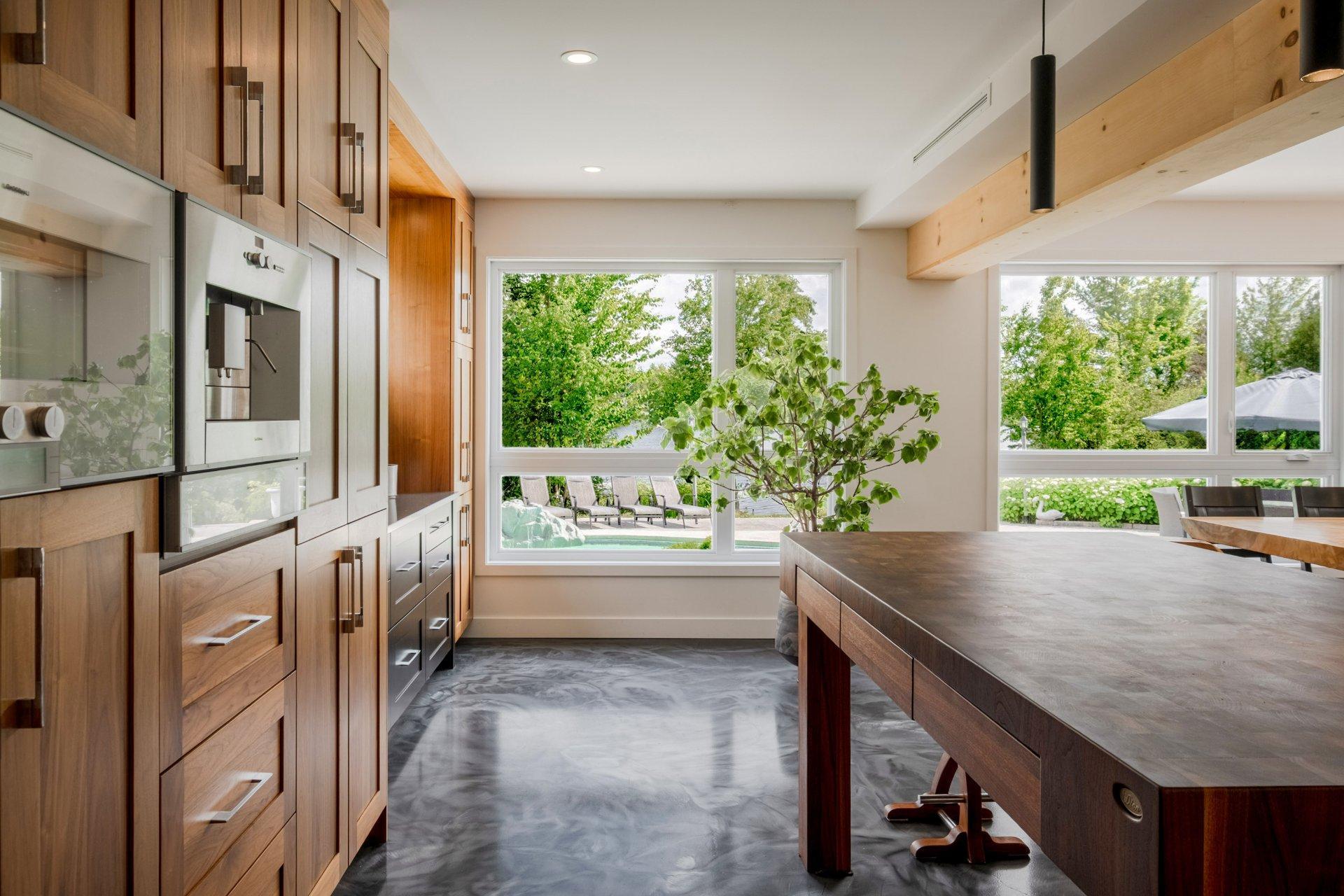









735


Rue de la Rivière

,
Sainte-Catherine-de-Hatley,




QC
J0B1W0

