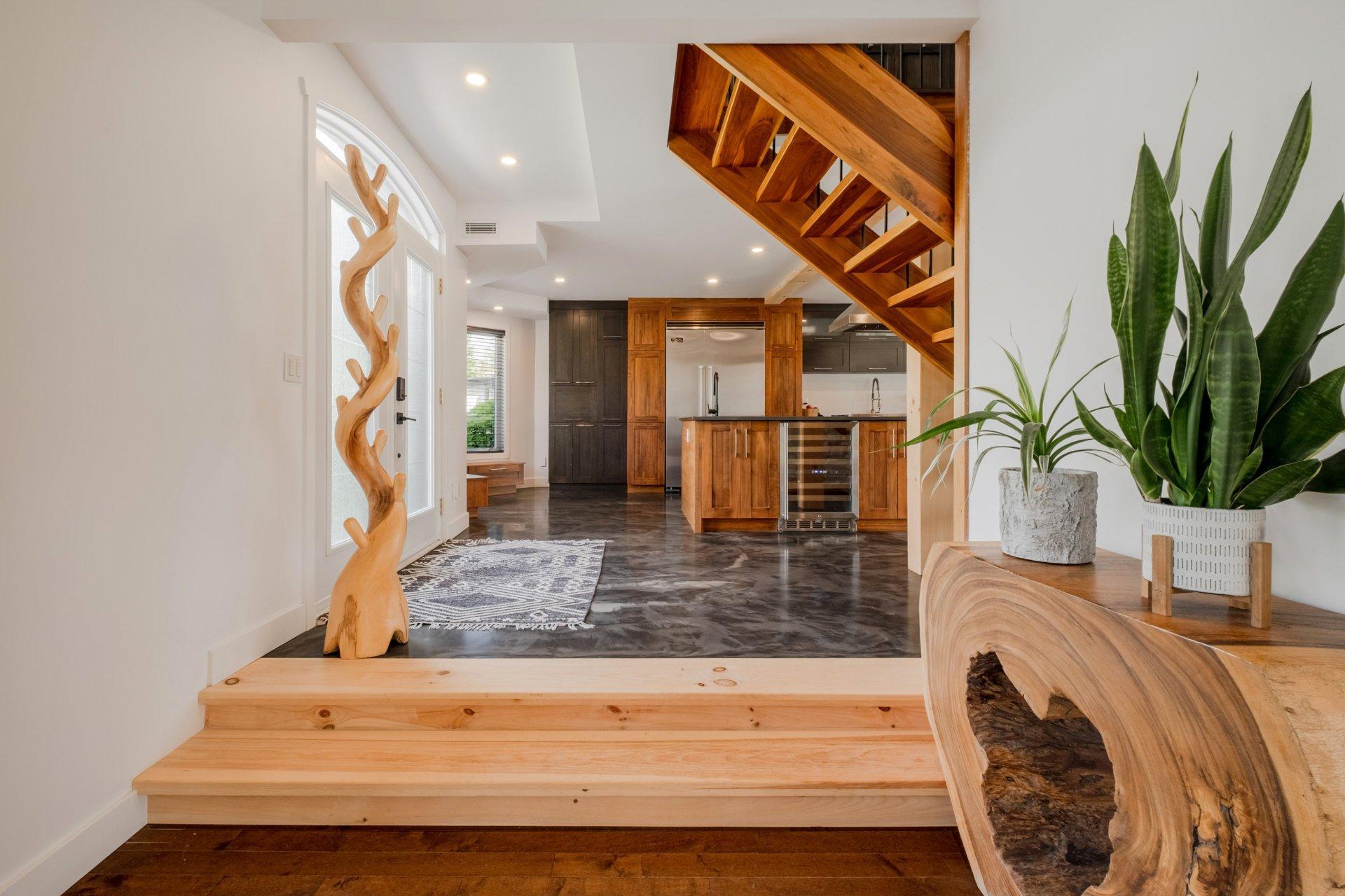 









735


Rue de la Rivière

,
Sainte-Catherine-de-Hatley,




QC
J0B1W0

