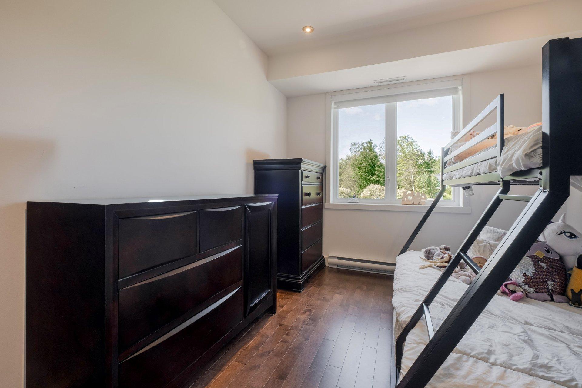 









735


Rue de la Rivière

,
Sainte-Catherine-de-Hatley,




QC
J0B1W0

