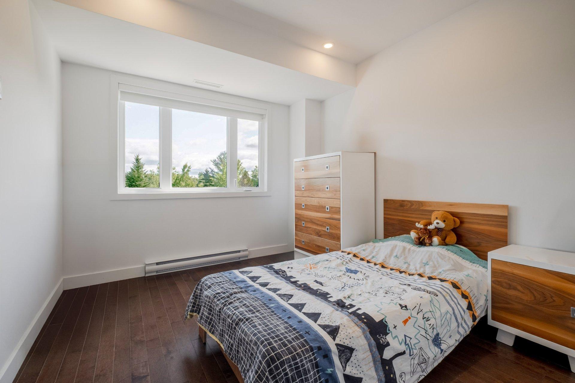 









735


Rue de la Rivière

,
Sainte-Catherine-de-Hatley,




QC
J0B1W0

