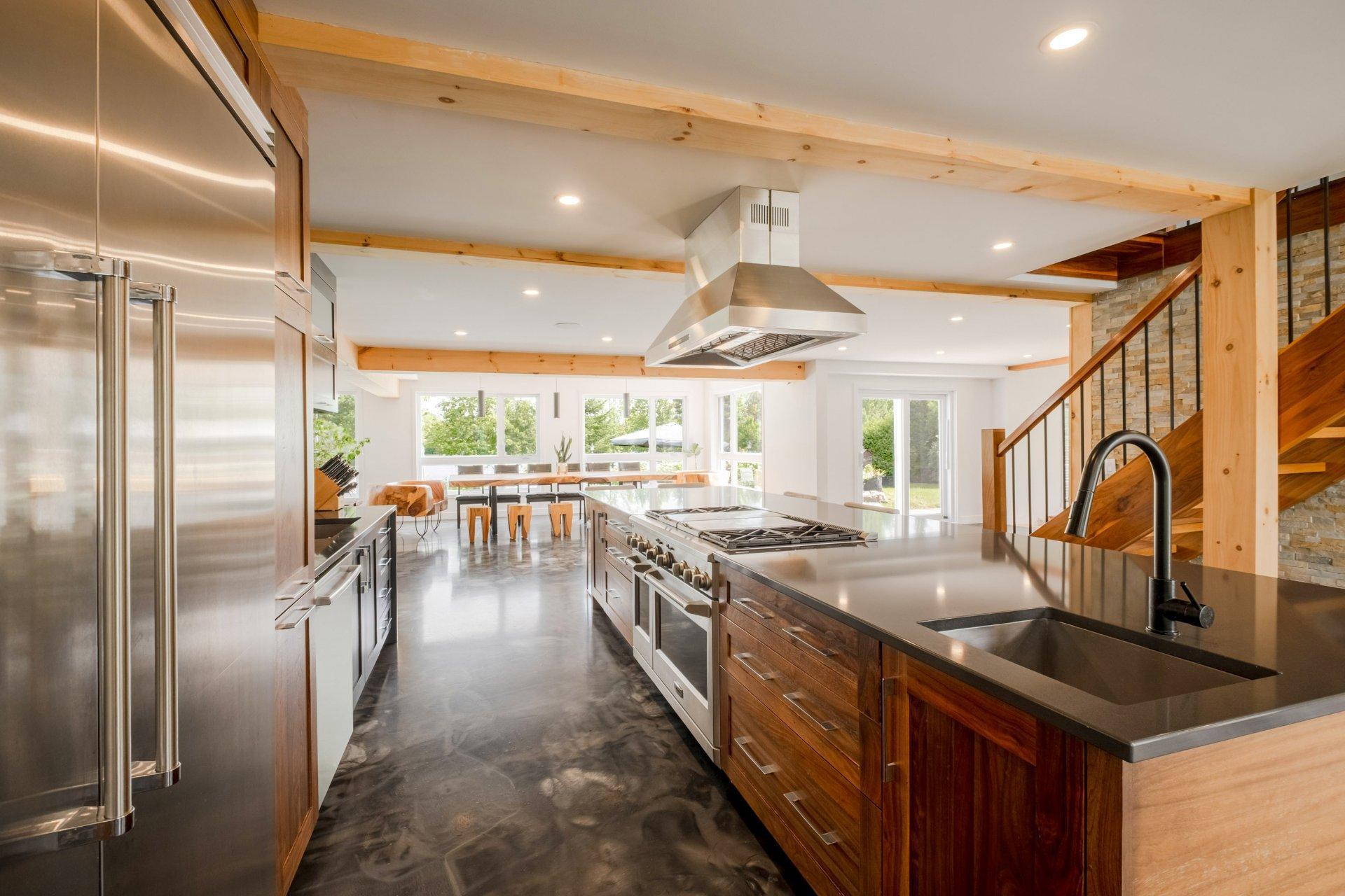 









735


Rue de la Rivière

,
Sainte-Catherine-de-Hatley,




QC
J0B1W0

